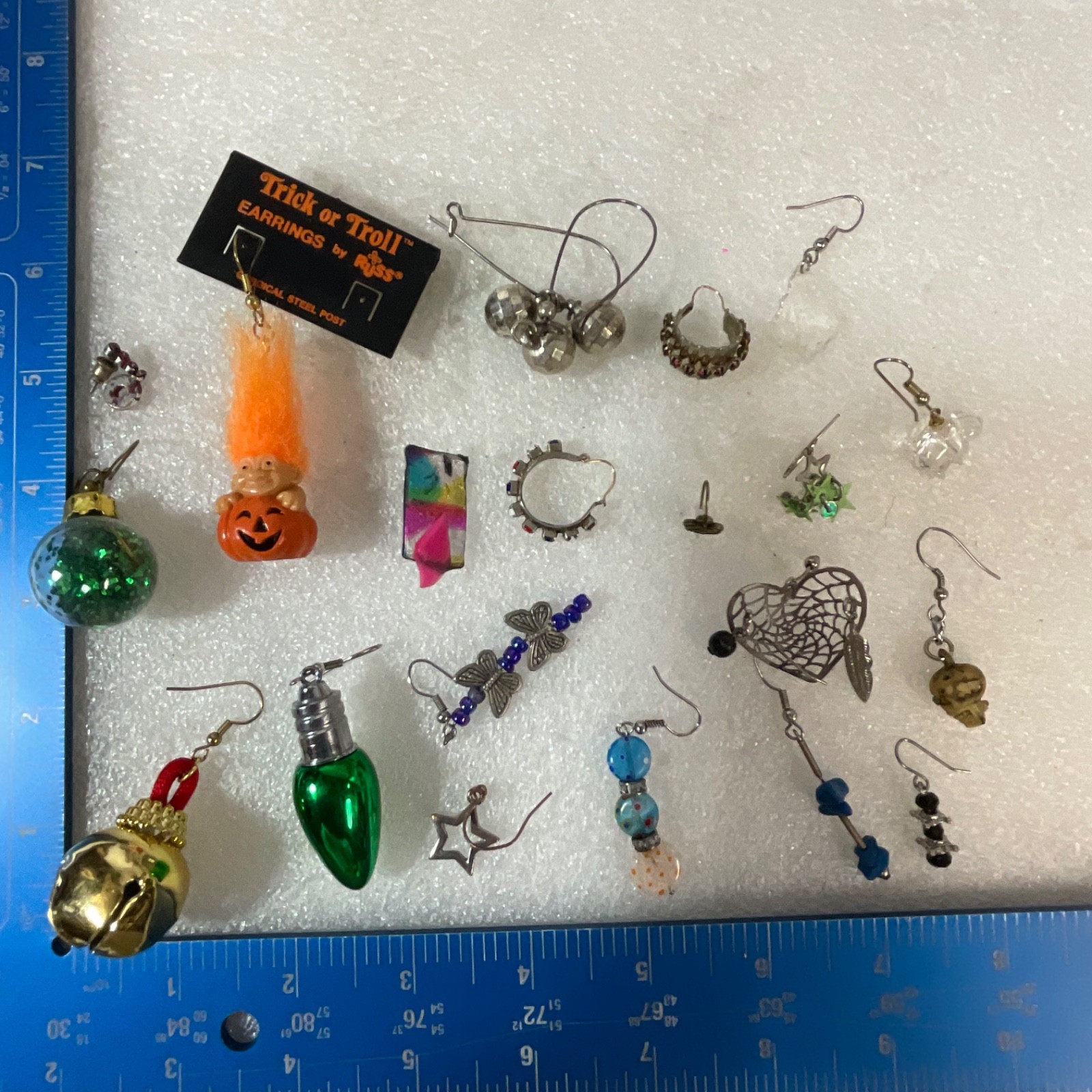 Lot of Single Mismatched Earrings Vintage Novelty Holiday Troll Beads DIY Craft - Image 8