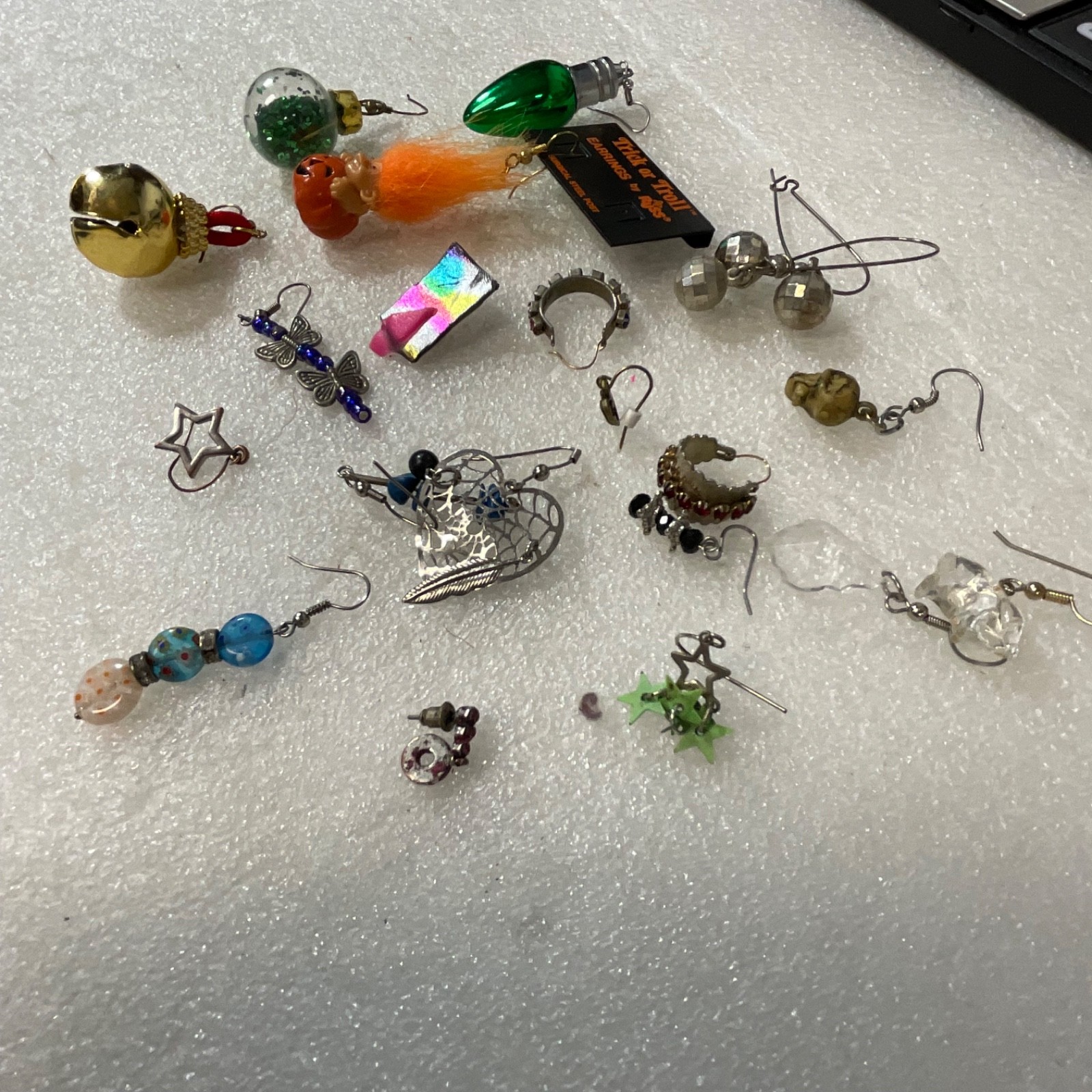 Lot of Single Mismatched Earrings Vintage Novelty Holiday Troll Beads DIY Craft - Image 7