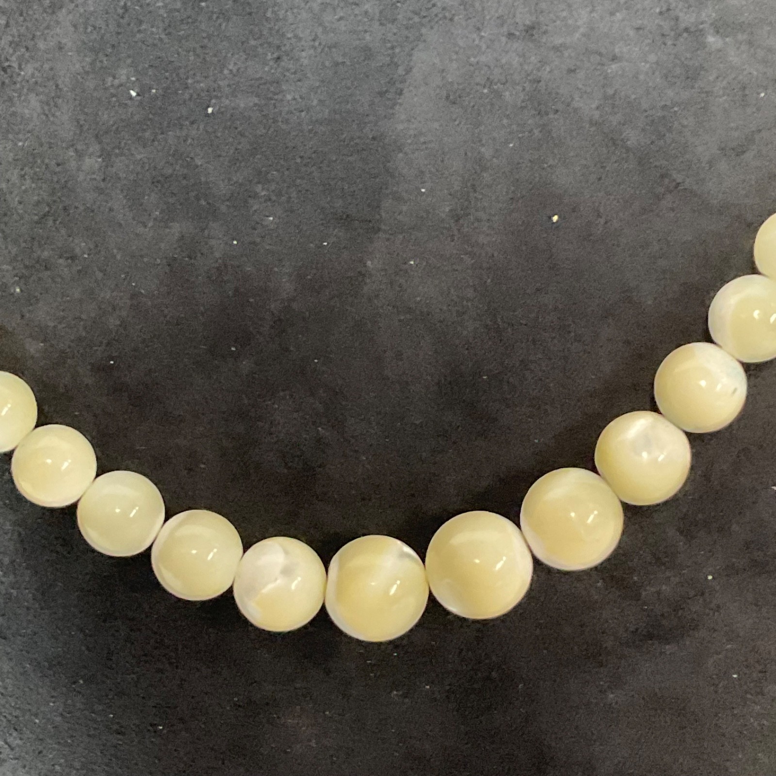 18" Polished Cream Stone Bead Necklace Barrel Clasp Vintage Jewelry 33.9g - Image 2