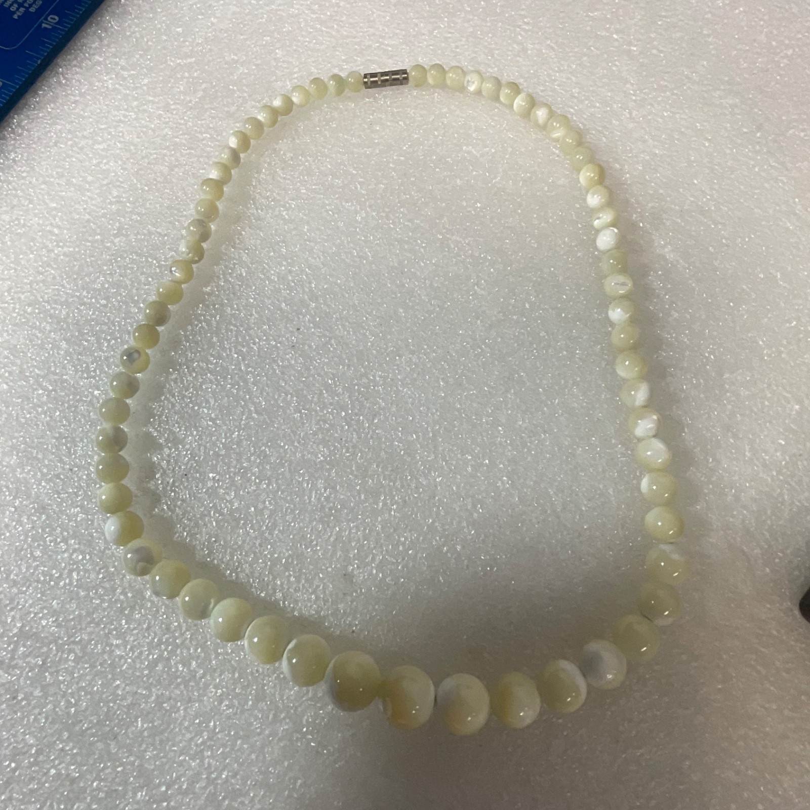 18" Polished Cream Stone Bead Necklace Barrel Clasp Vintage Jewelry 33.9g - Image 6
