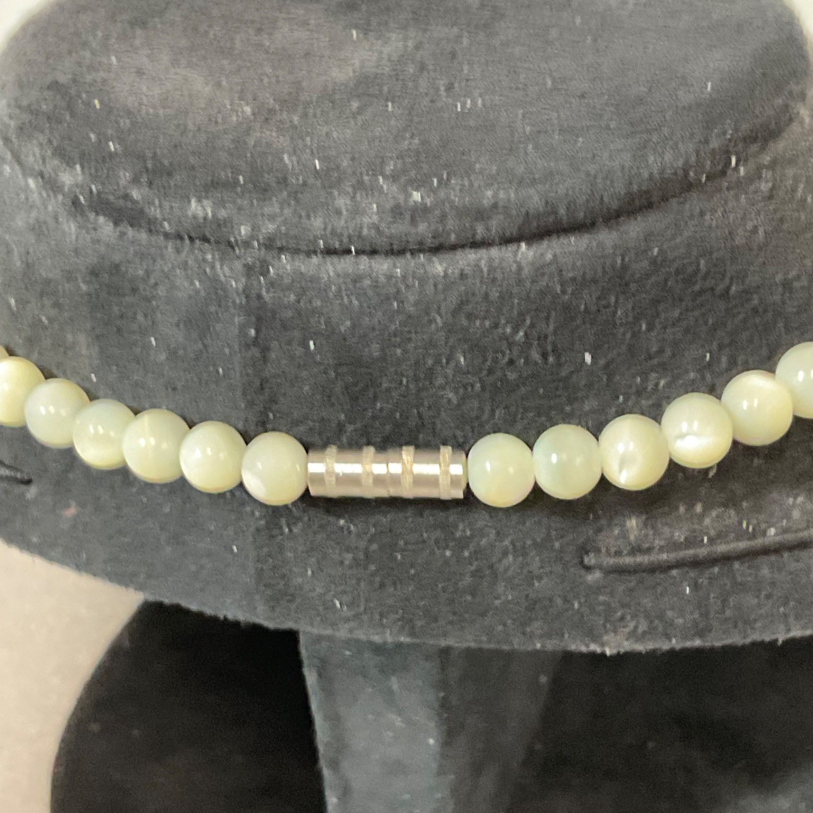 18" Polished Cream Stone Bead Necklace Barrel Clasp Vintage Jewelry 33.9g - Image 5
