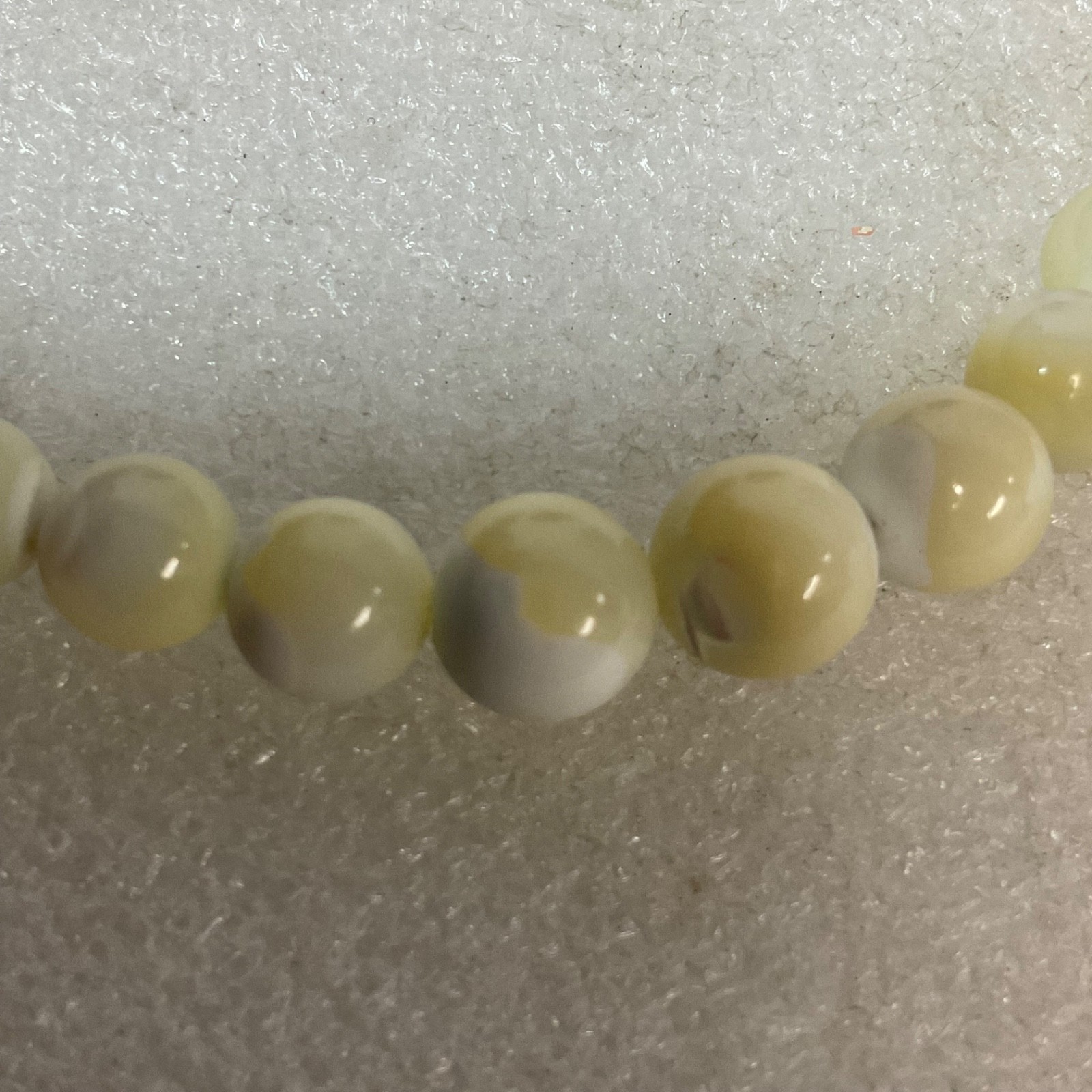 18" Polished Cream Stone Bead Necklace Barrel Clasp Vintage Jewelry 33.9g - Image 8