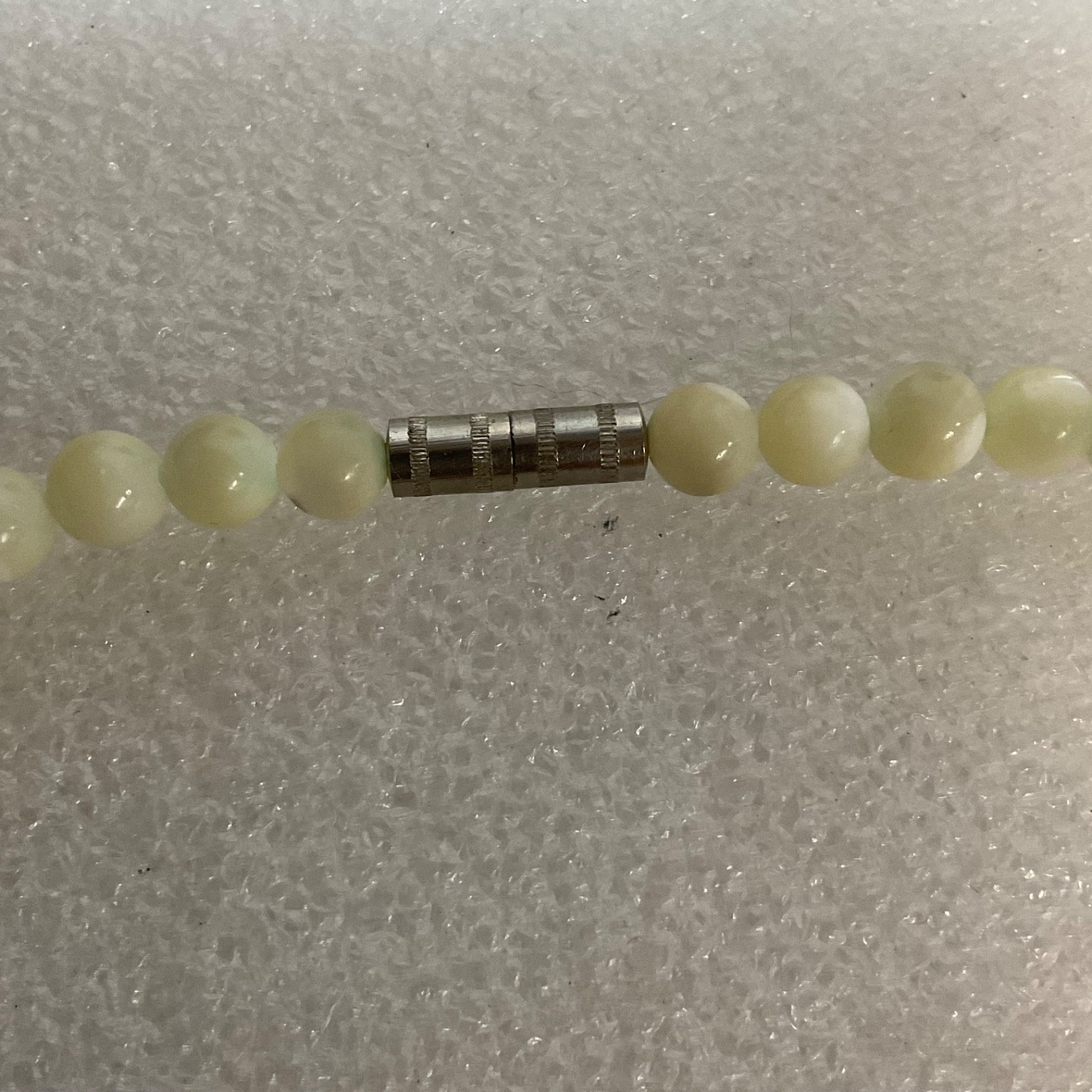 18" Polished Cream Stone Bead Necklace Barrel Clasp Vintage Jewelry 33.9g - Image 9