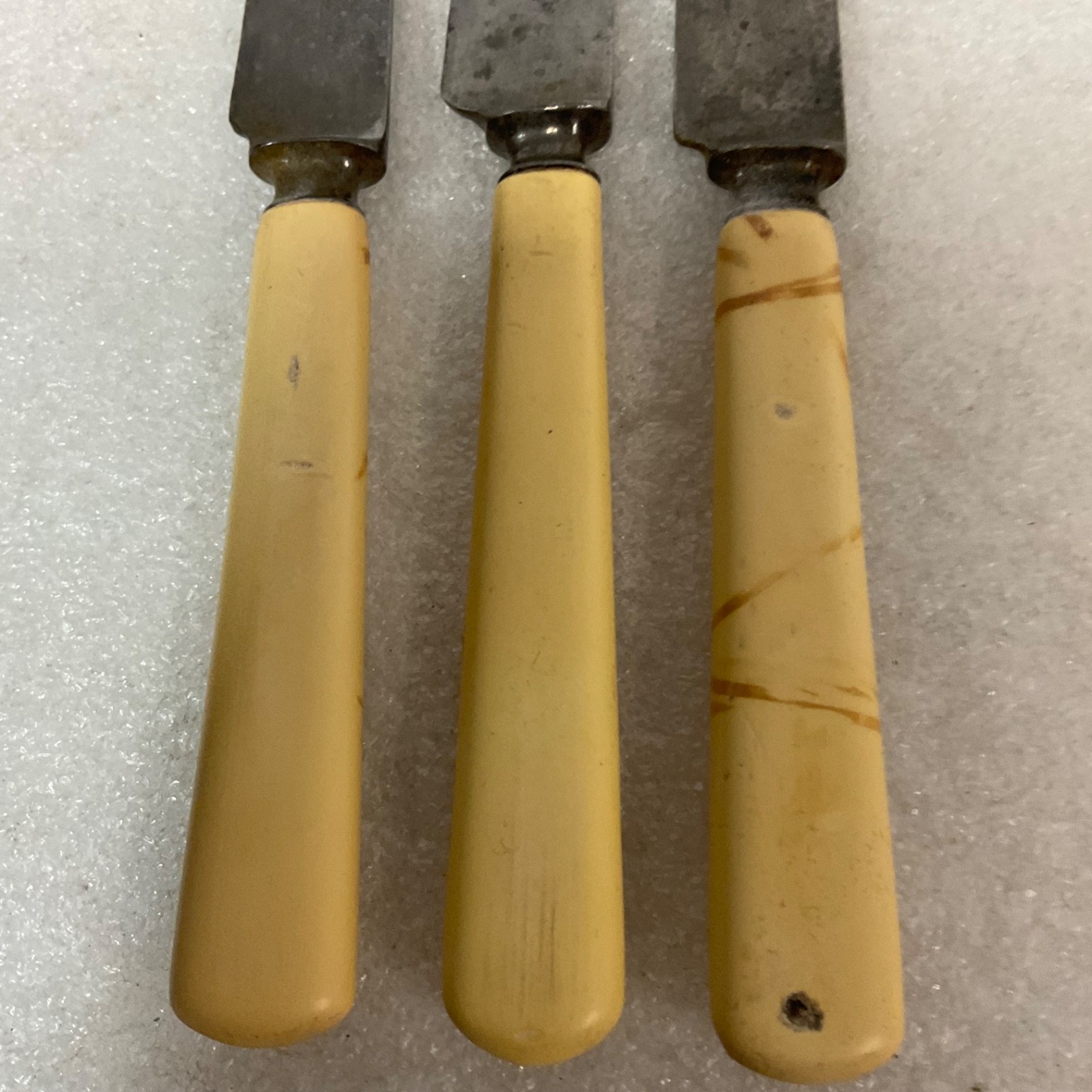3pc Cream Handle Dinner Knives Flatware Lot 8in Worn Blades - Image 3