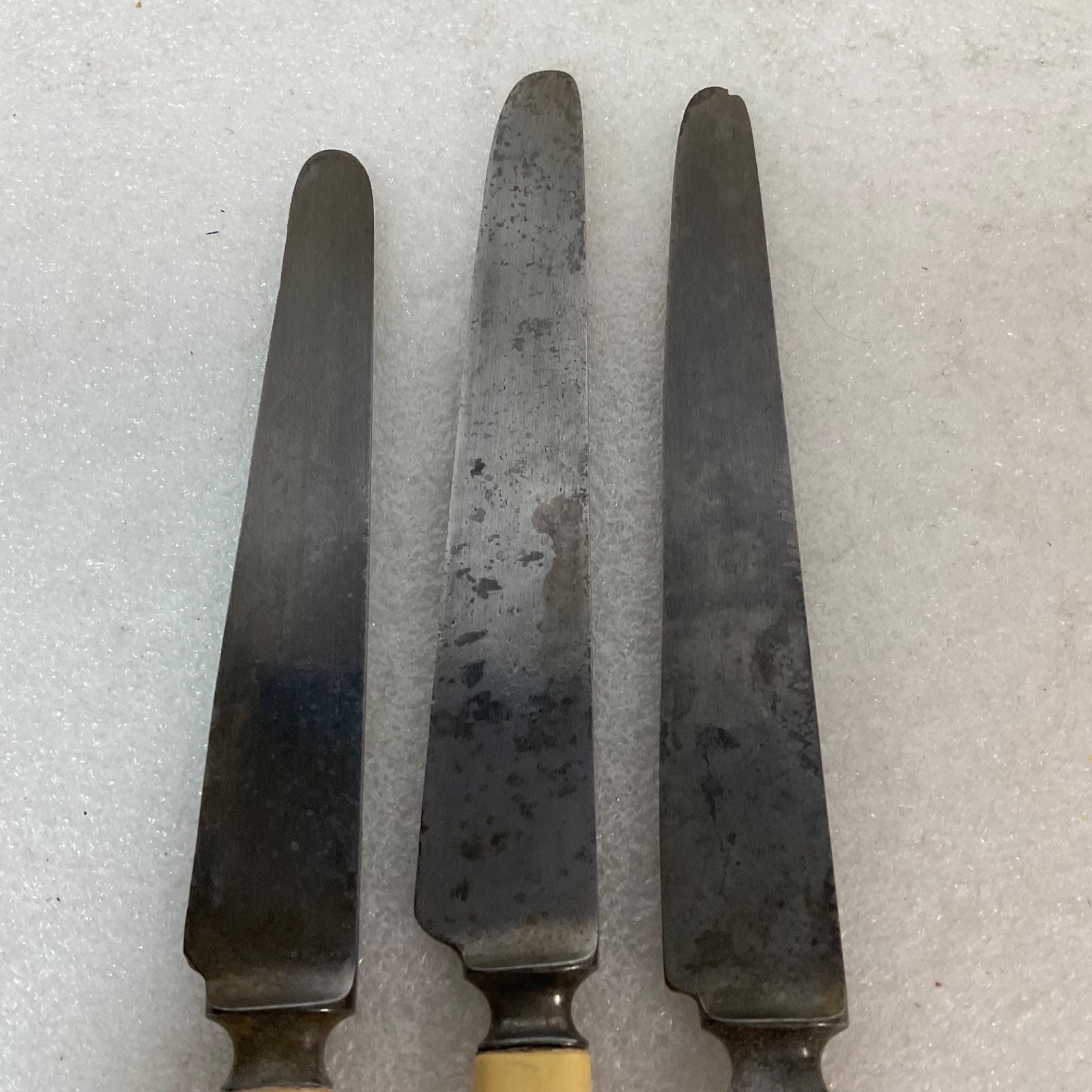 3pc Cream Handle Dinner Knives Flatware Lot 8in Worn Blades - Image 2