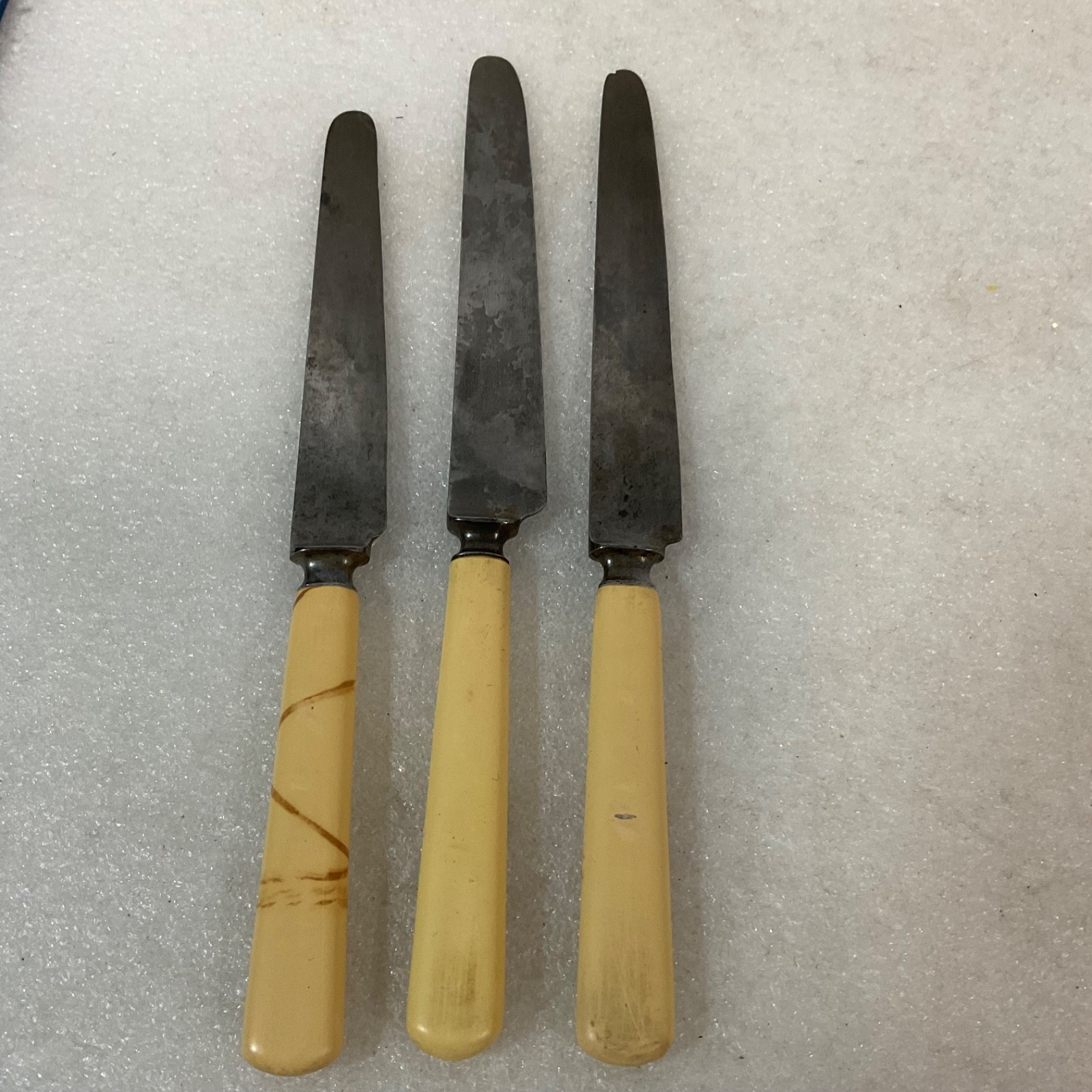 3pc Cream Handle Dinner Knives Flatware Lot 8in Worn Blades - Image 4