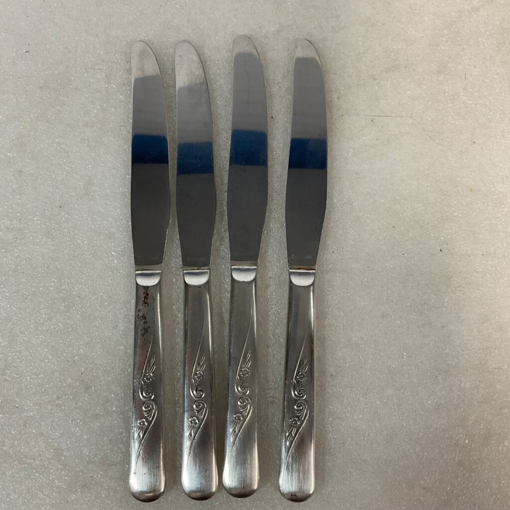 4pc Stainless Dinner Knives Silver Tone Floral Handle Flatware Lot 8.75in - Image 1
