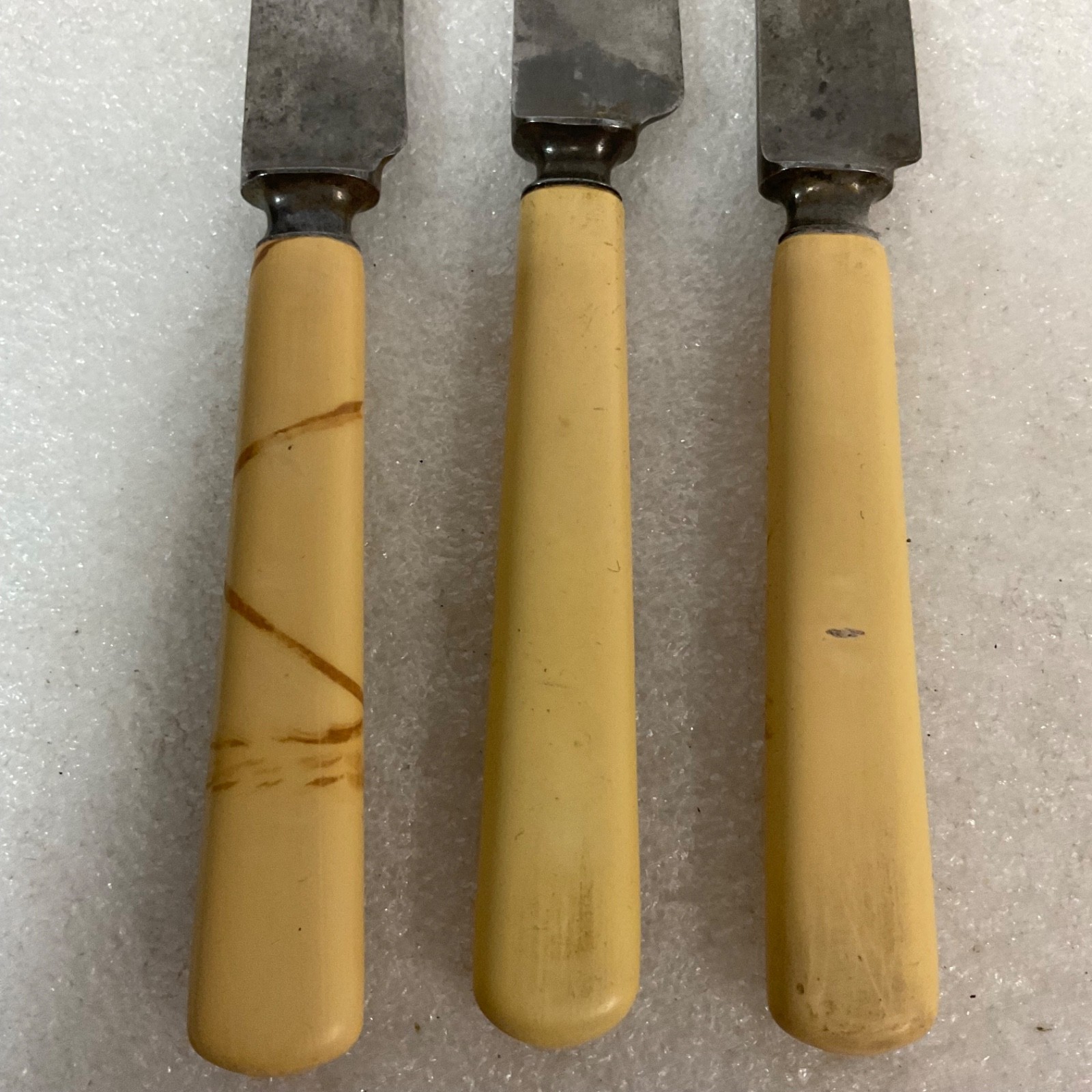 3pc Cream Handle Dinner Knives Flatware Lot 8in Worn Blades - Image 5
