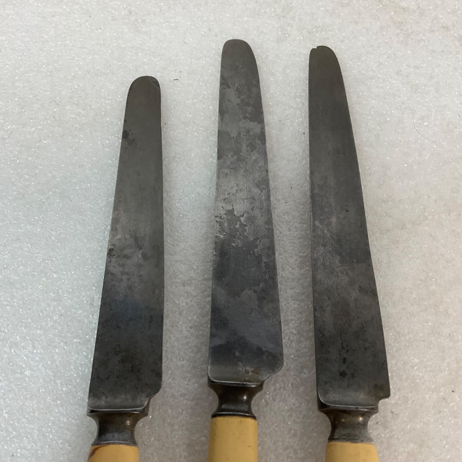 3pc Cream Handle Dinner Knives Flatware Lot 8in Worn Blades - Image 6