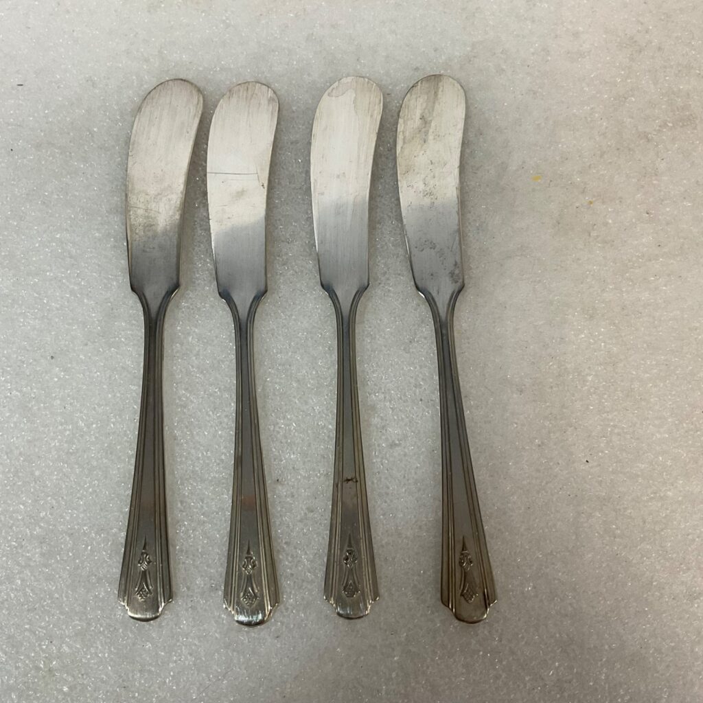 4pc Peerless Silver Plate Butter Spreaders Floral Handle Flatware 5.5in - Image 1