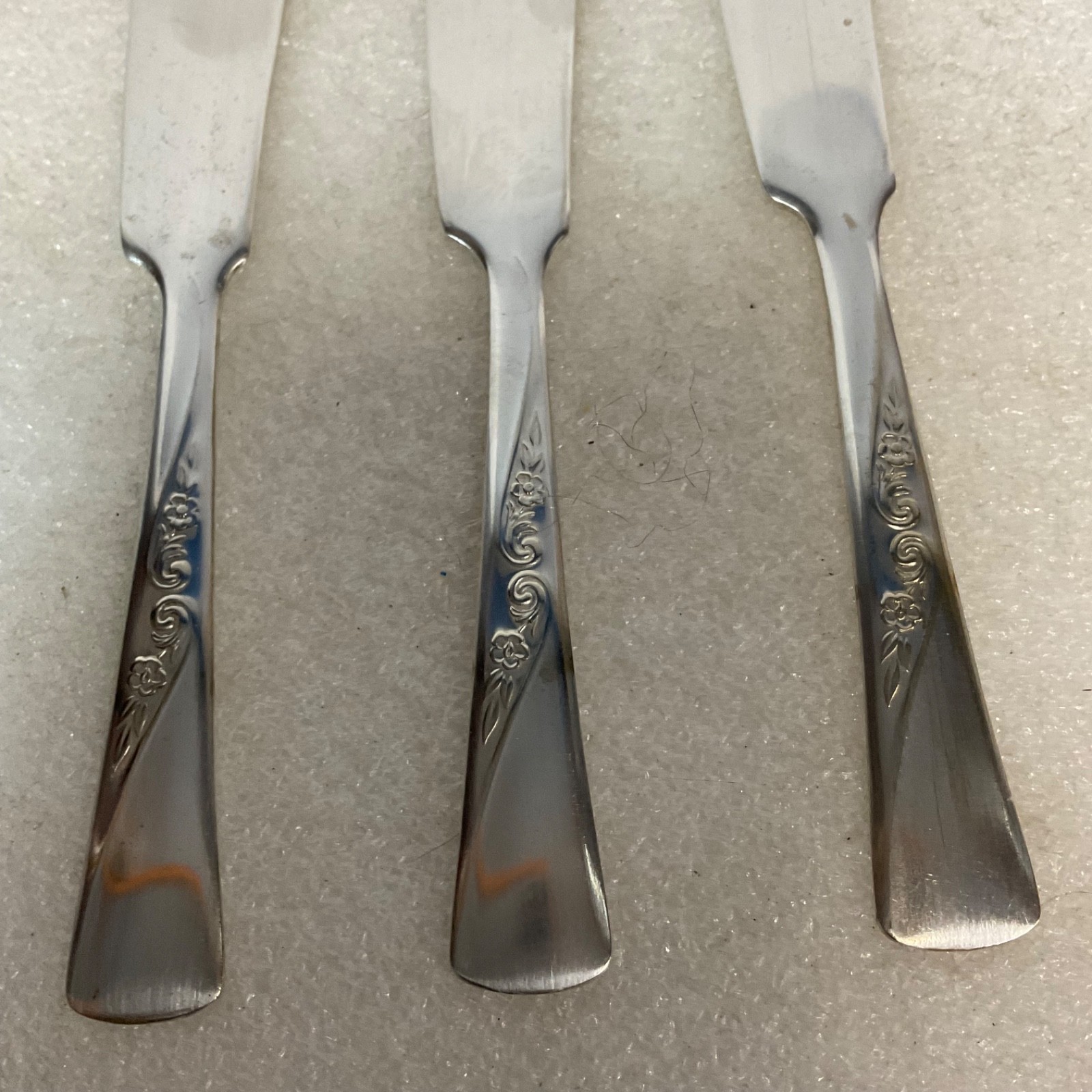 Revelation Silver Plate Butter Spreaders 3pc Floral Handle 5.25in - Image 3