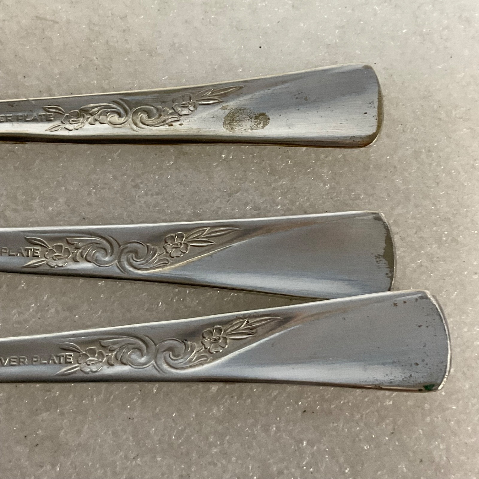 Revelation Silver Plate Butter Spreaders 3pc Floral Handle 5.25in - Image 8
