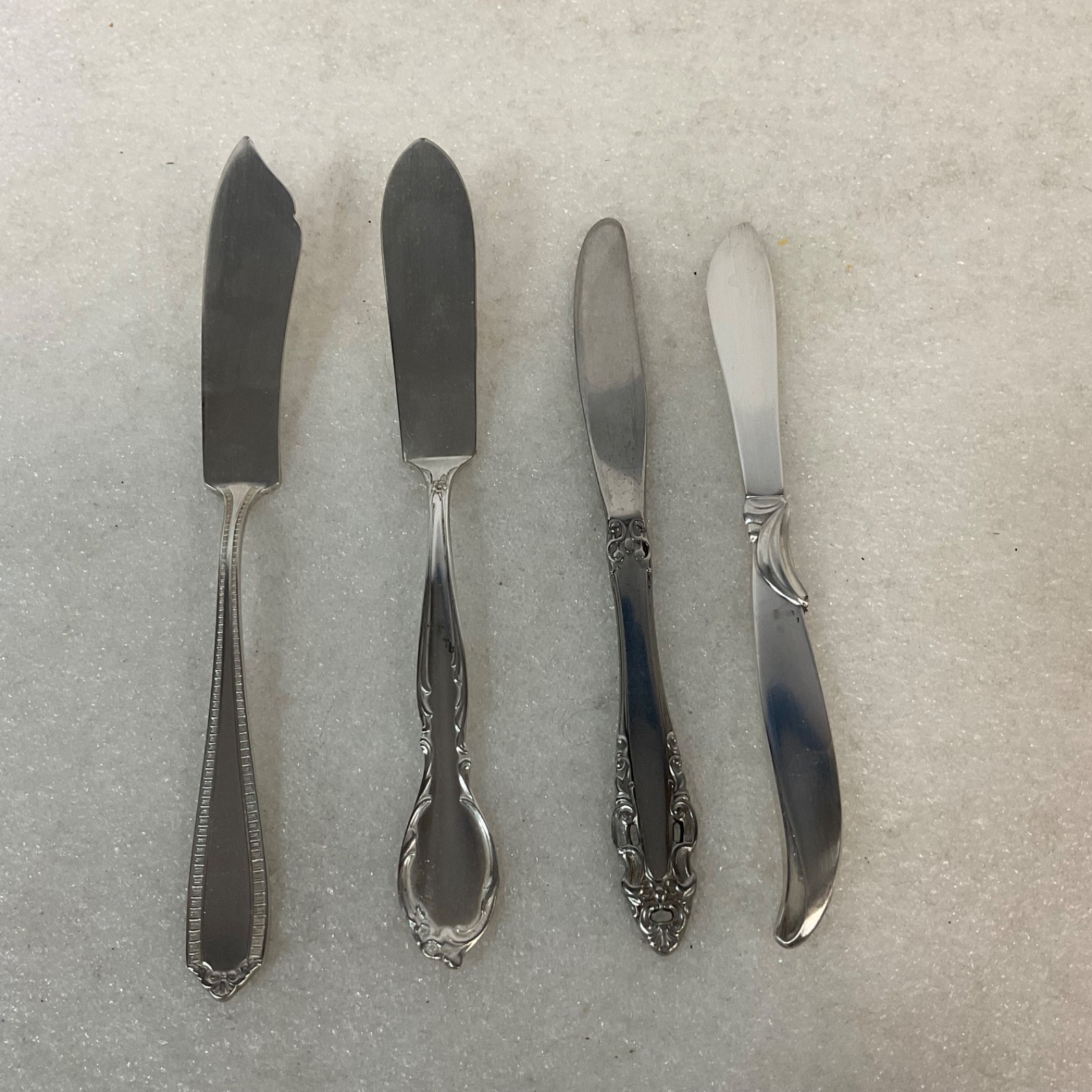 Mixed Butter Spreader Knife Lot 4pc Rogers Gorham Silver Tone 6in - Image 1