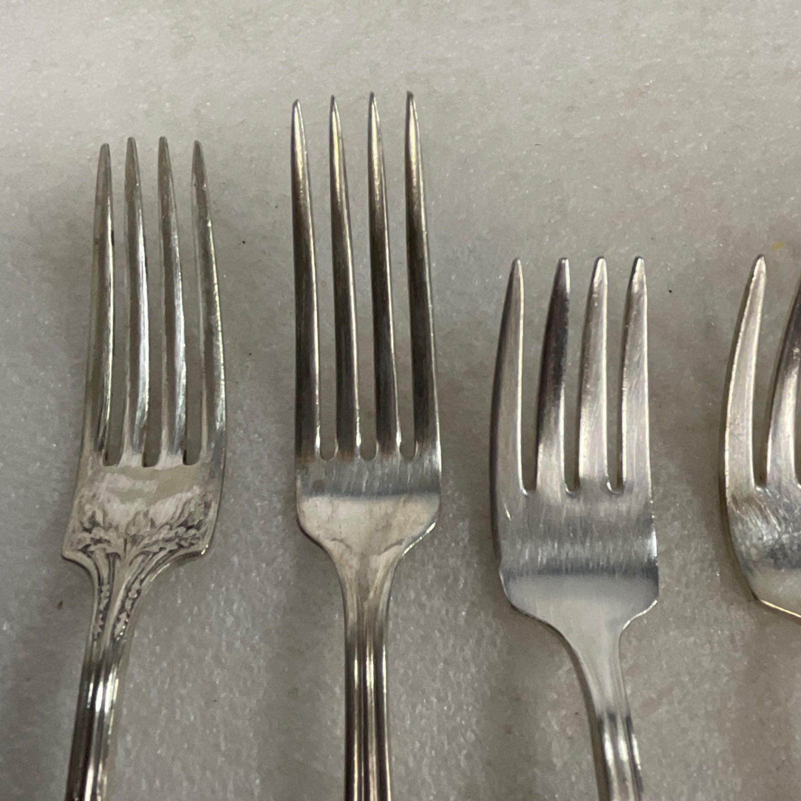 Mixed Rogers Bros Majestic Silver Plate Fork Lot 6pc Floral Flatware - Image 2