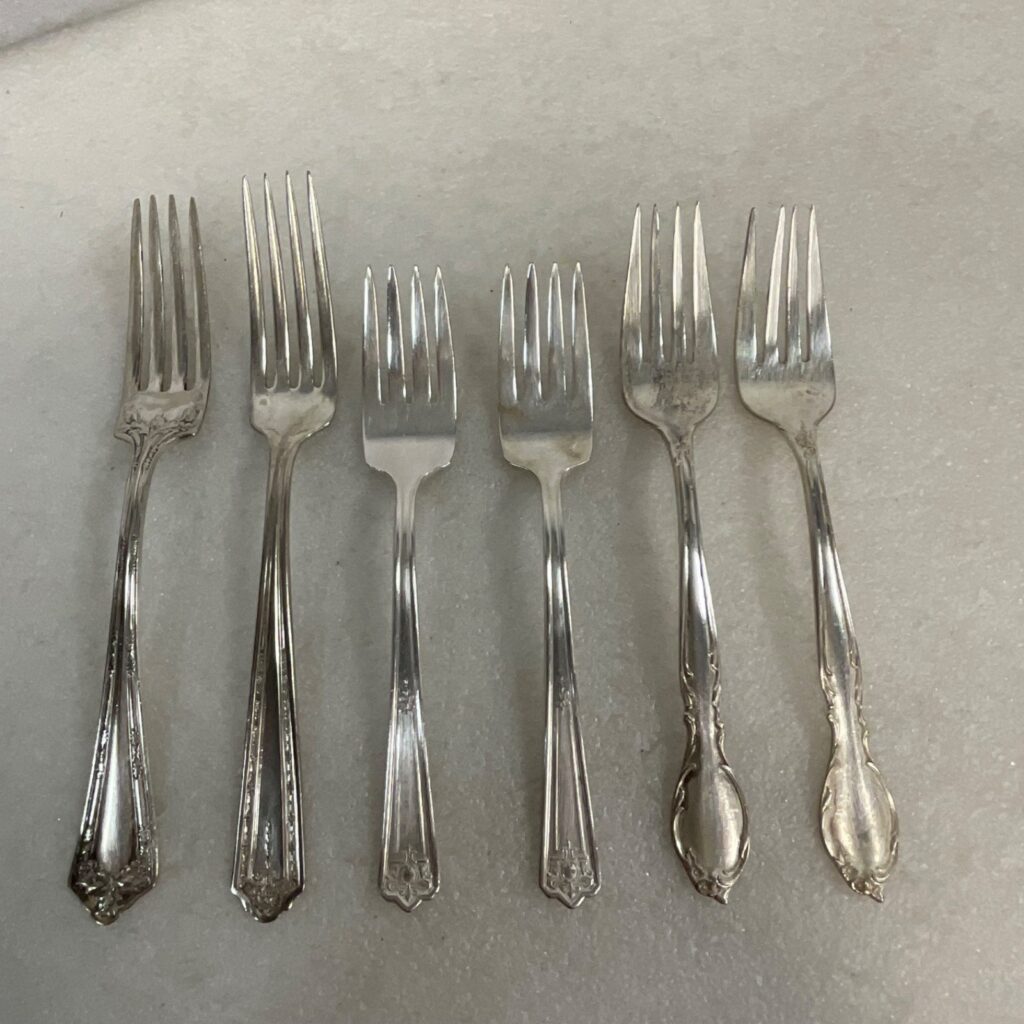 Mixed Rogers Bros Majestic Silver Plate Fork Lot 6pc Floral Flatware - Image 1