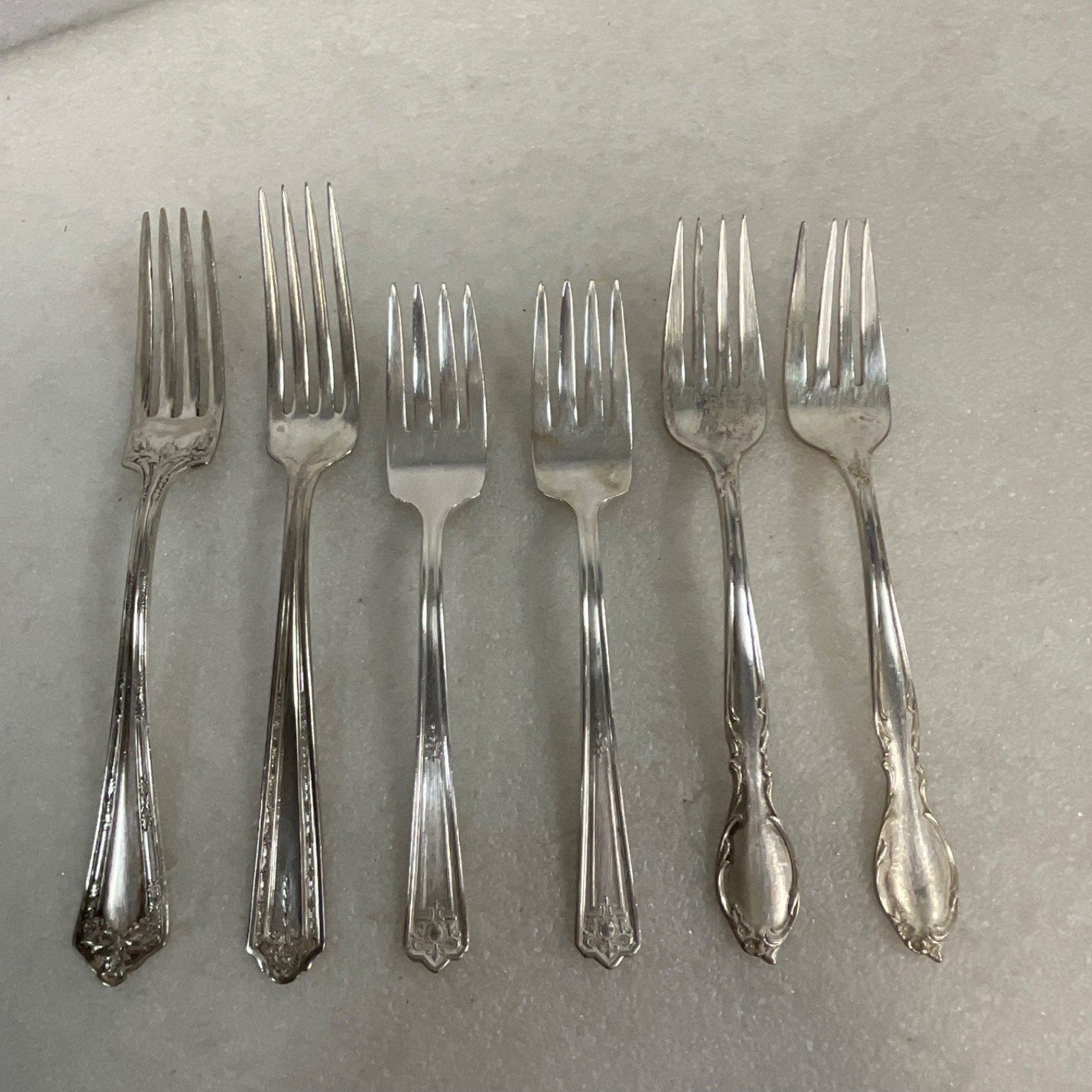 Mixed Rogers Bros Majestic Silver Plate Fork Lot 6pc Floral Flatware - Image 1
