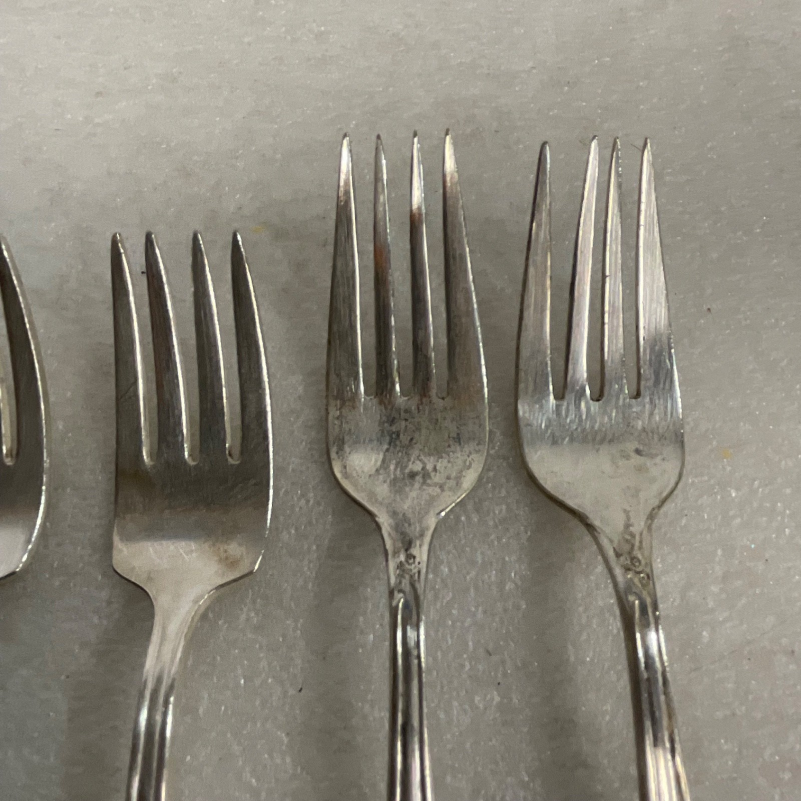Mixed Rogers Bros Majestic Silver Plate Fork Lot 6pc Floral Flatware - Image 3