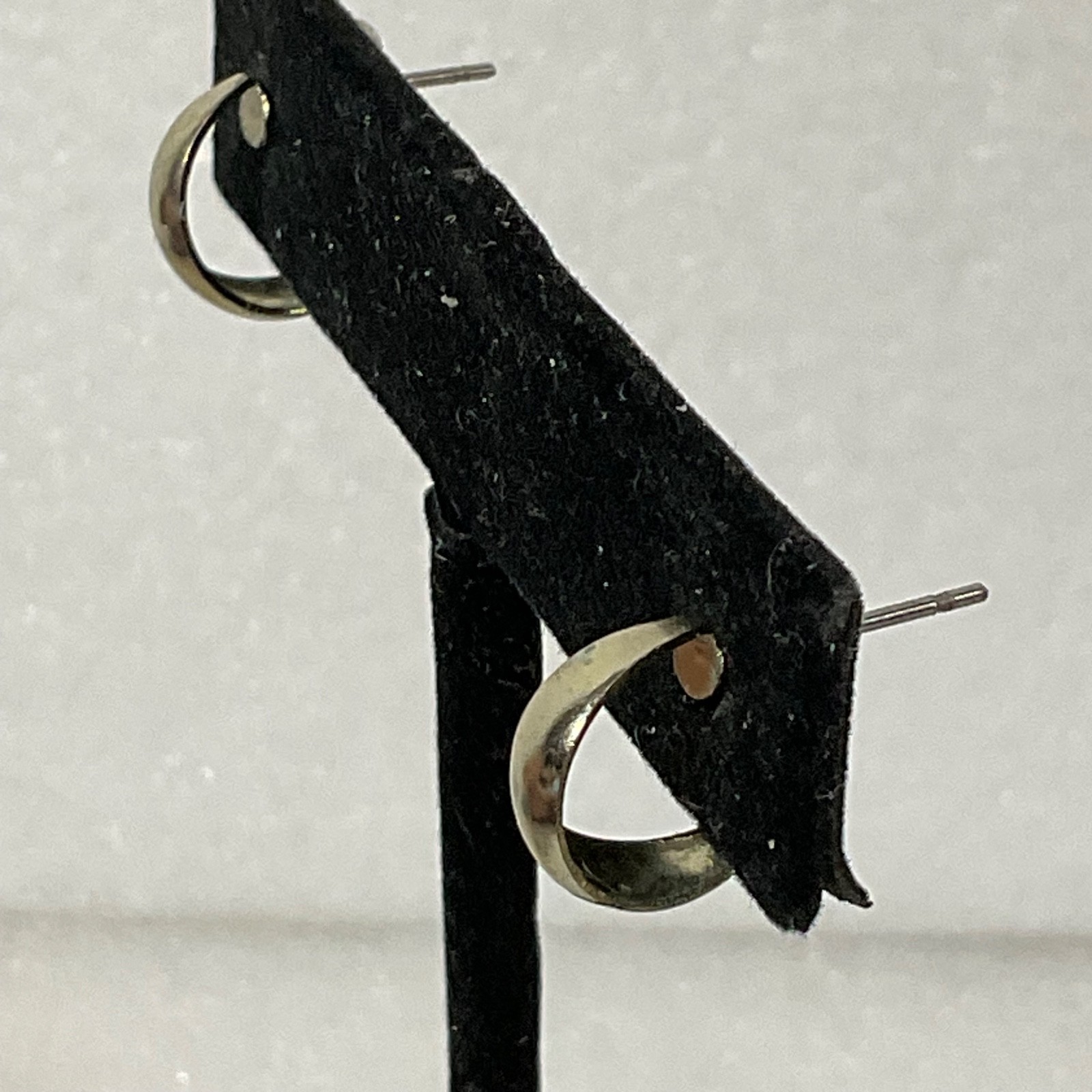 Vintage Silver Tone Mini Hoop Earrings 0.5in 0.94g Lightweight Classic Style - Image 4