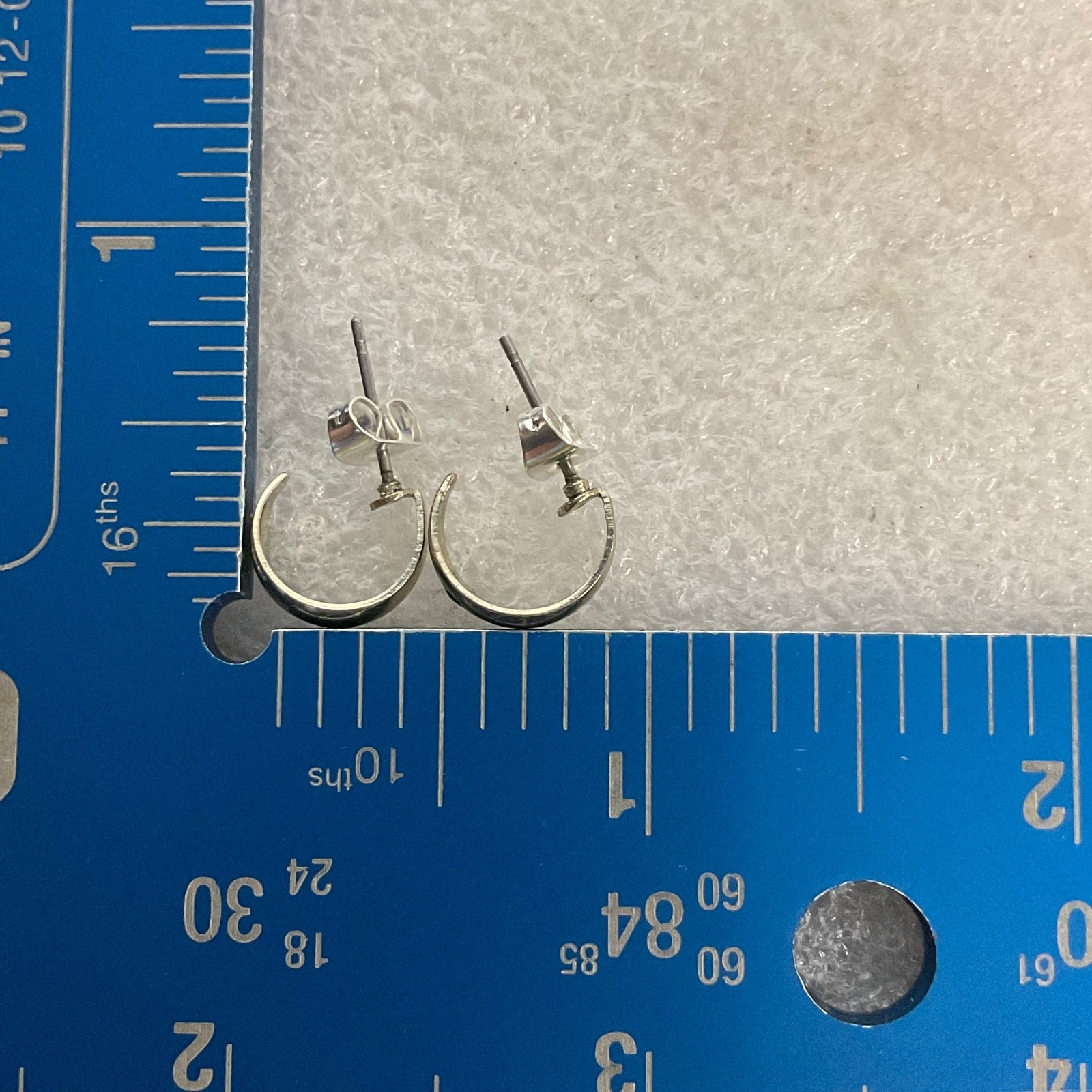Vintage Silver Tone Mini Hoop Earrings 0.5in 0.94g Lightweight Classic Style - Image 8