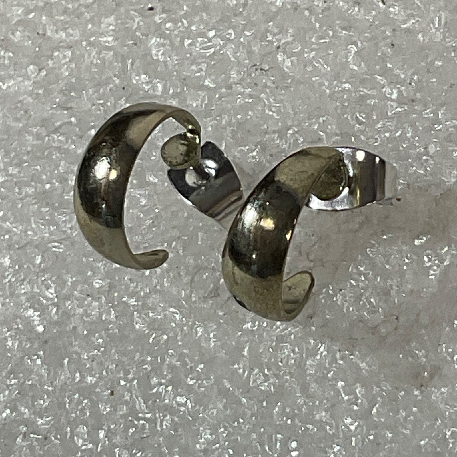Vintage Silver Tone Mini Hoop Earrings 0.5in 0.94g Lightweight Classic Style - Image 9