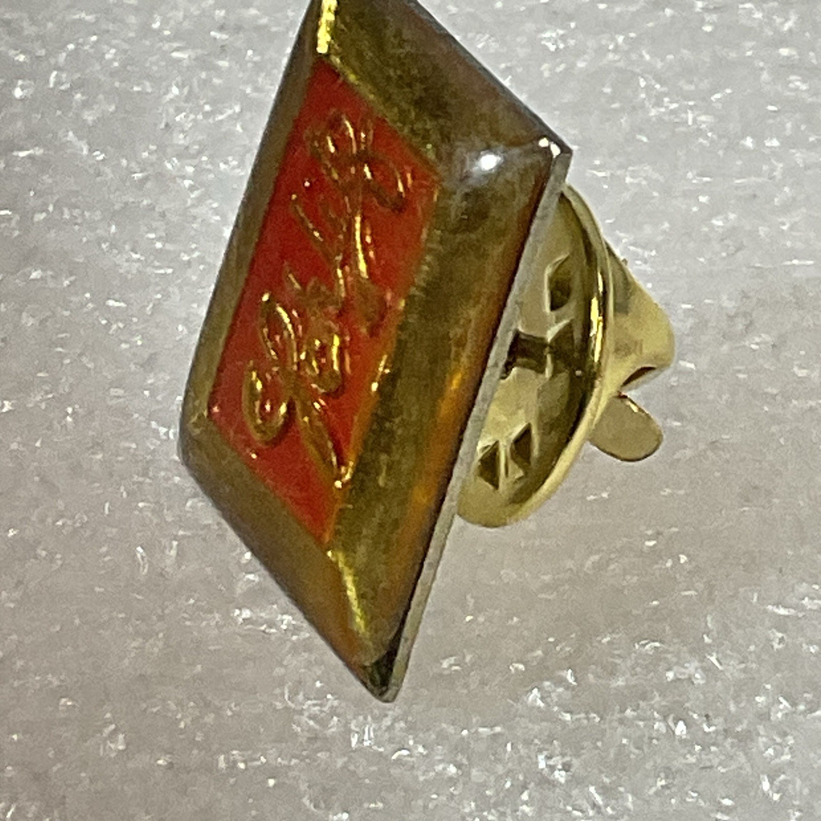 Vintage Schlitz Enamel Metal Pin Red & Gold Toned GnuCollectibles - Image 6