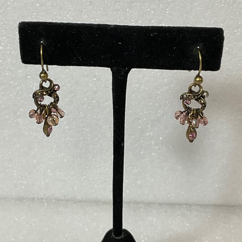 Vintage Brass Tone Pink Glass Beaded Dangle Earrings 1.5in 3.53g Romantic Boho - Image 1