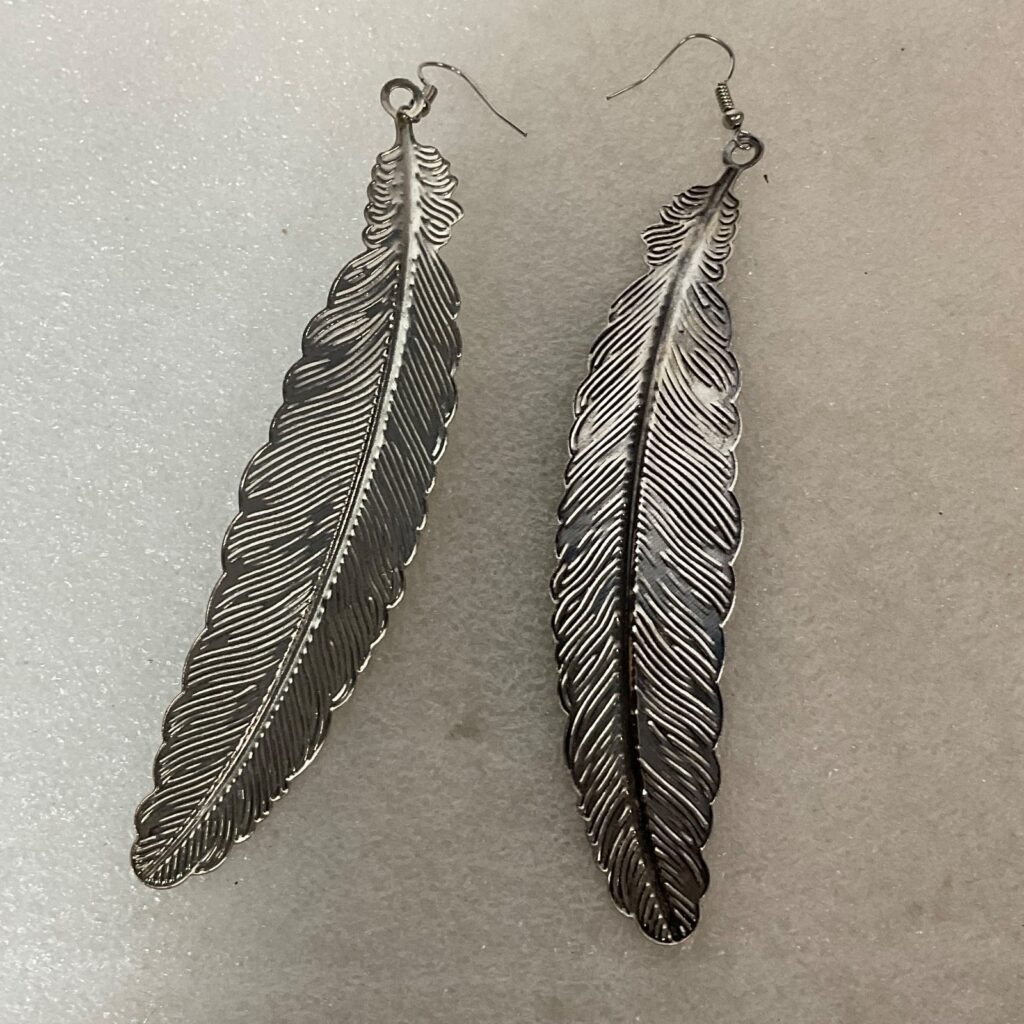 4in Silver Tone Feather Dangle Earrings 9.62g Boho Western Statement Jewelry - Image 1