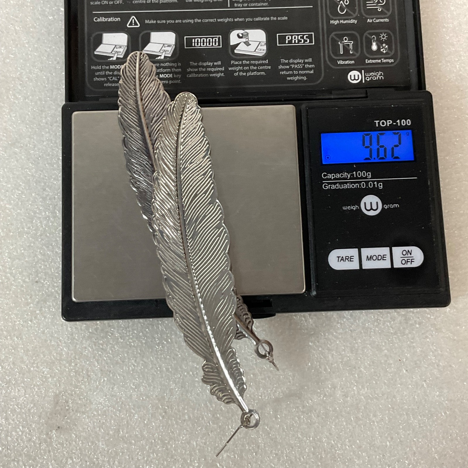 4in Silver Tone Feather Dangle Earrings 9.62g Boho Western Statement Jewelry - Image 3
