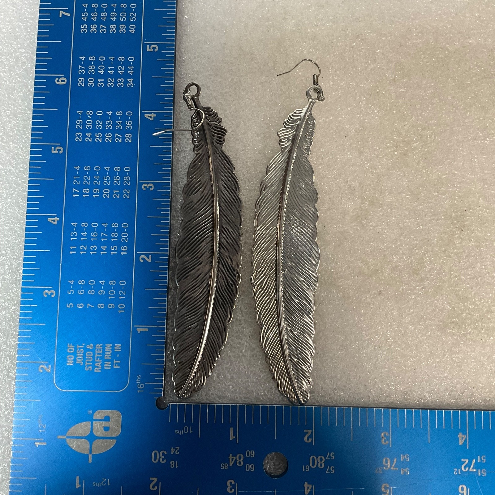4in Silver Tone Feather Dangle Earrings 9.62g Boho Western Statement Jewelry - Image 4
