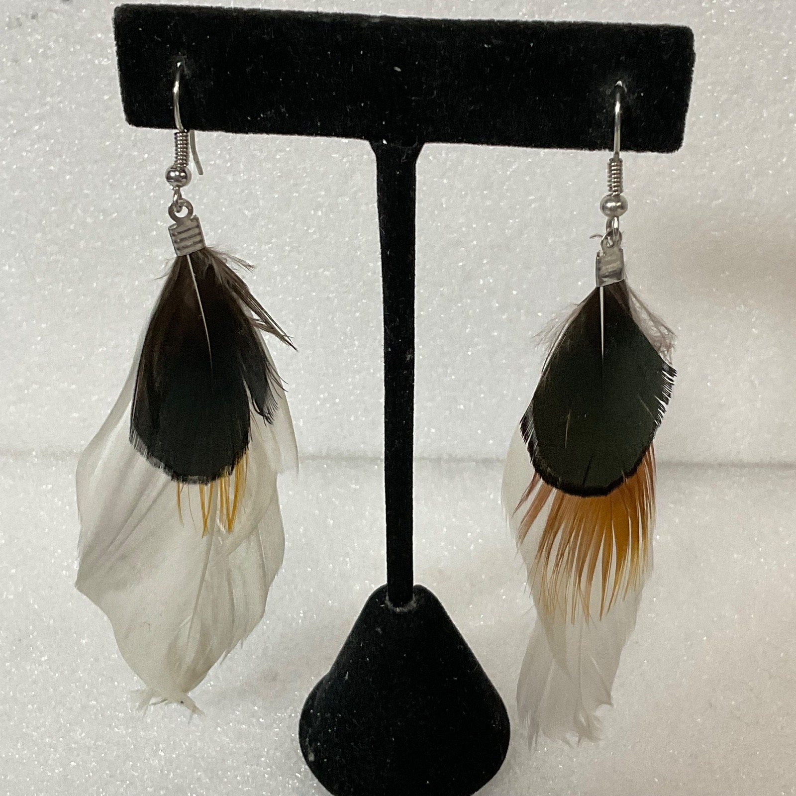 4in Feather Dangle Earrings Lightweight Boho Handmade Hook Style 0.76g - Image 1