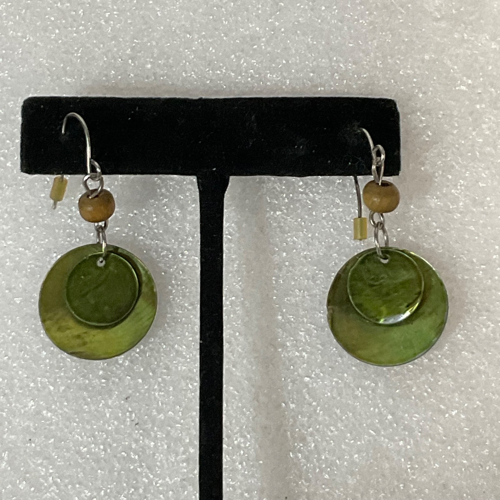 Green Shell Disc Dangle Drop Earrings Boho Beaded Lightweight Pierced Jewelry - Image 1