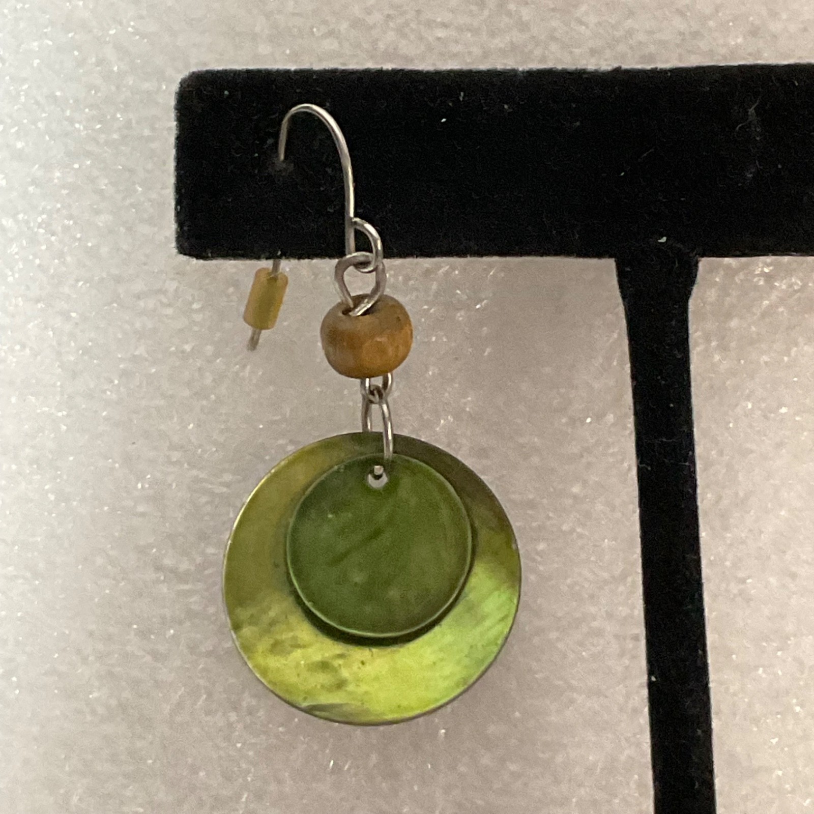 Green Shell Disc Dangle Drop Earrings Boho Beaded Lightweight Pierced Jewelry - Image 2