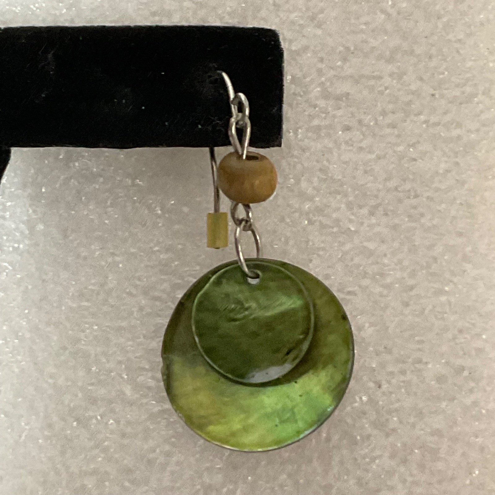 Green Shell Disc Dangle Drop Earrings Boho Beaded Lightweight Pierced Jewelry - Image 3