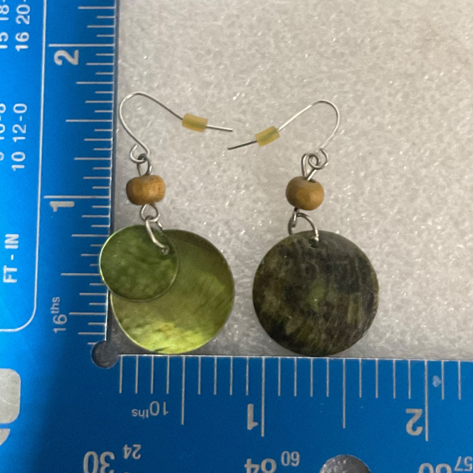 Green Shell Disc Dangle Drop Earrings Boho Beaded Lightweight Pierced Jewelry - Image 11