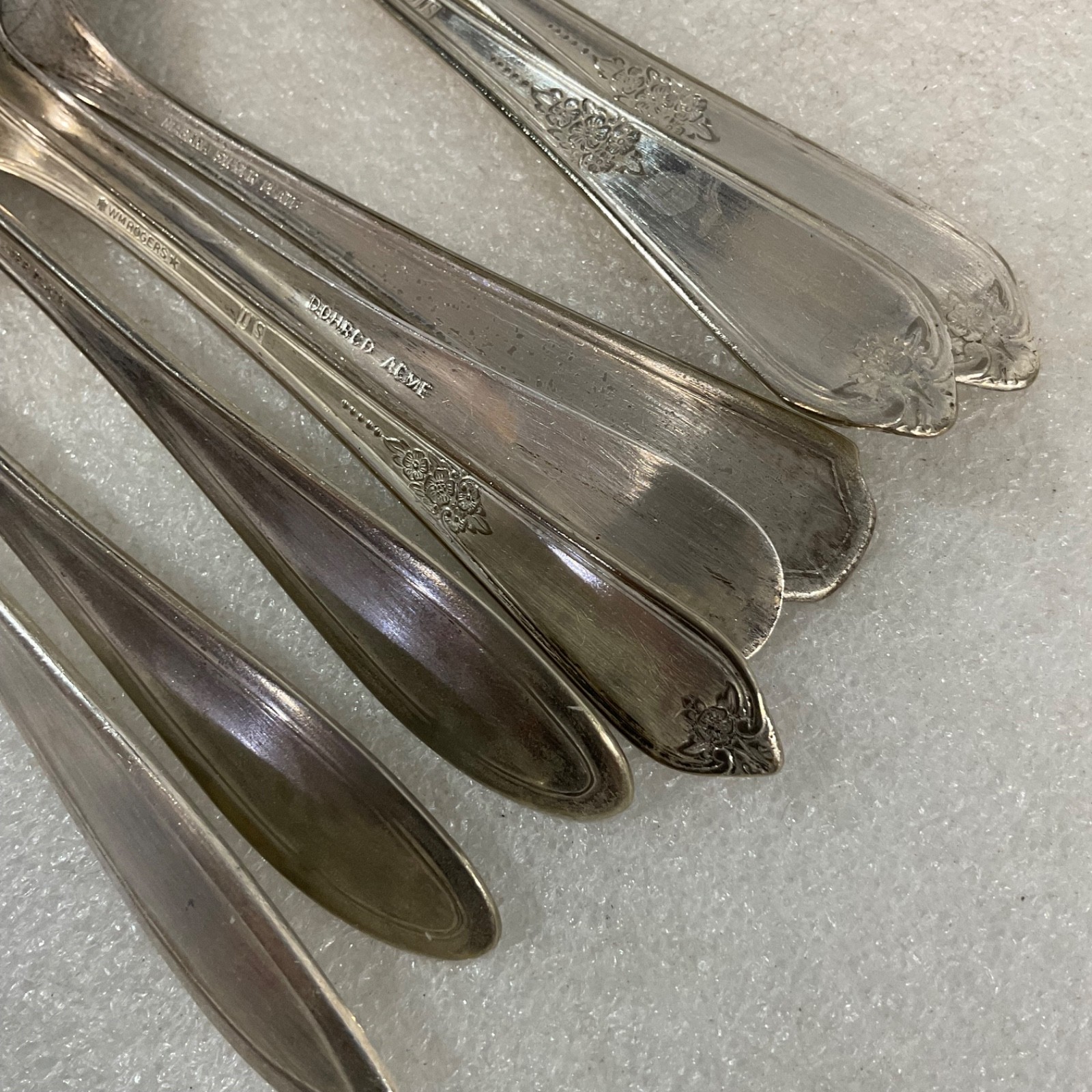 Mixed Silver Plate Spoon Lot 8pc Wm Rogers 1847 Niagara Carlton 5-6in - Image 11
