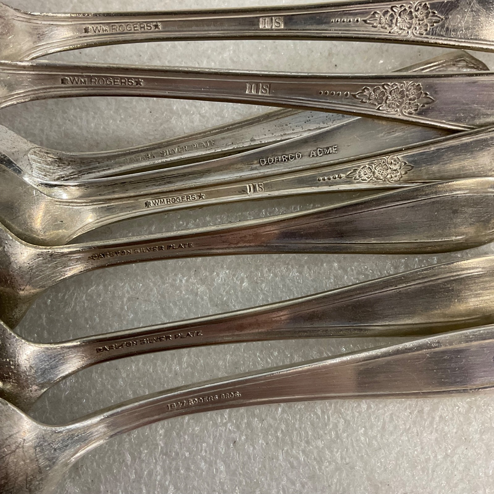 Mixed Silver Plate Spoon Lot 8pc Wm Rogers 1847 Niagara Carlton 5-6in - Image 9