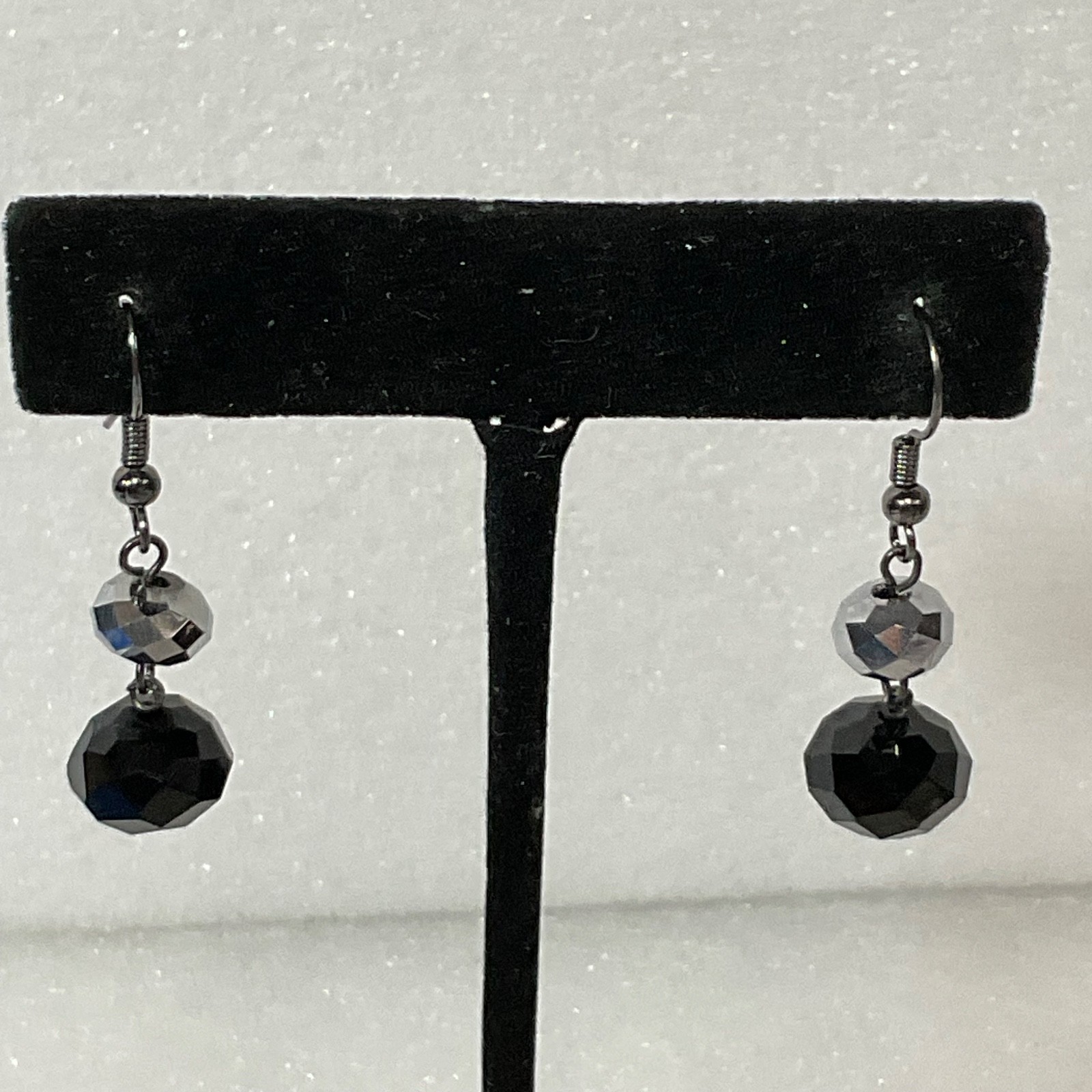 1.25in Black & Silver Faceted Bead Dangle Earrings 4.09g Elegant Drop Jewelry - Image 1
