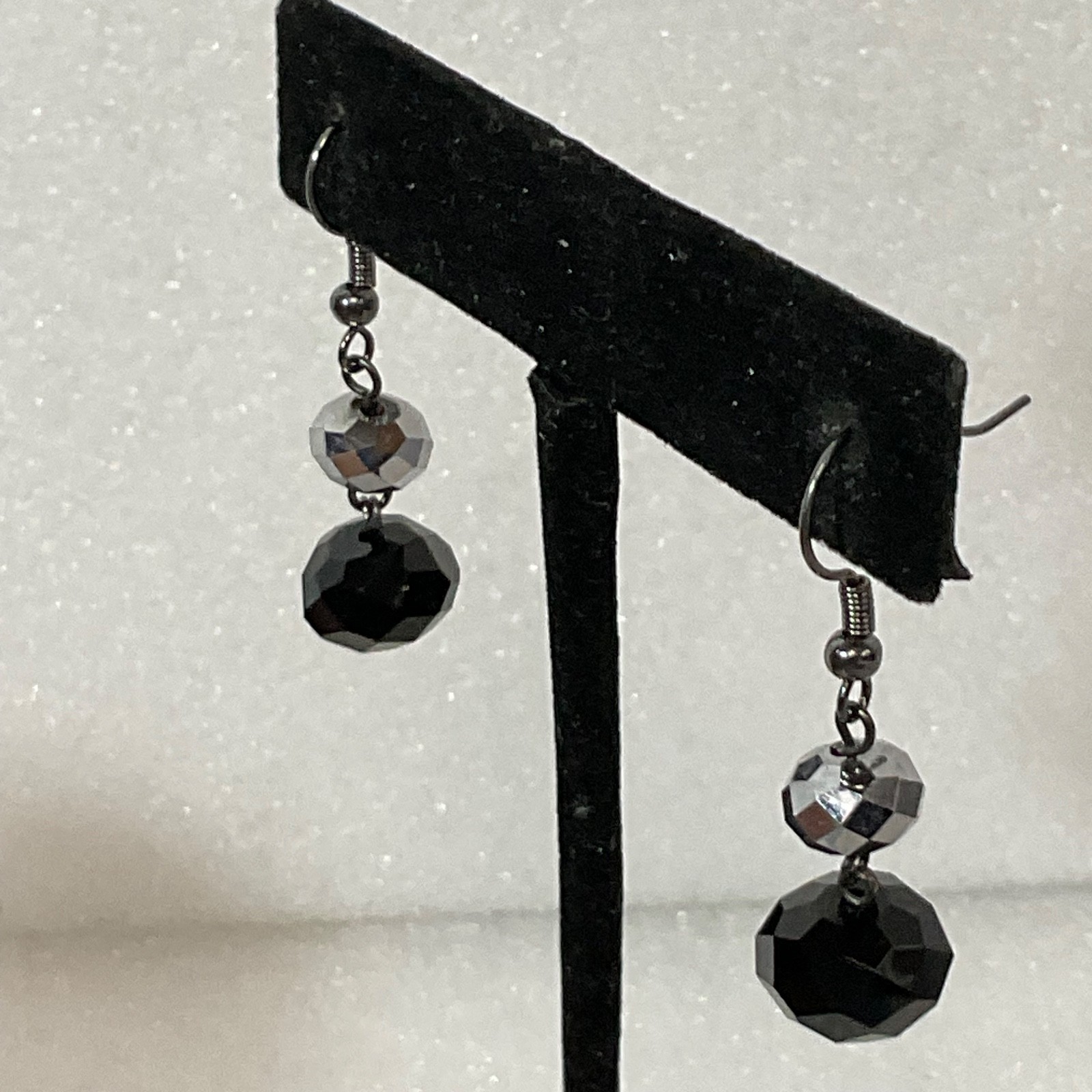 1.25in Black & Silver Faceted Bead Dangle Earrings 4.09g Elegant Drop Jewelry - Image 4