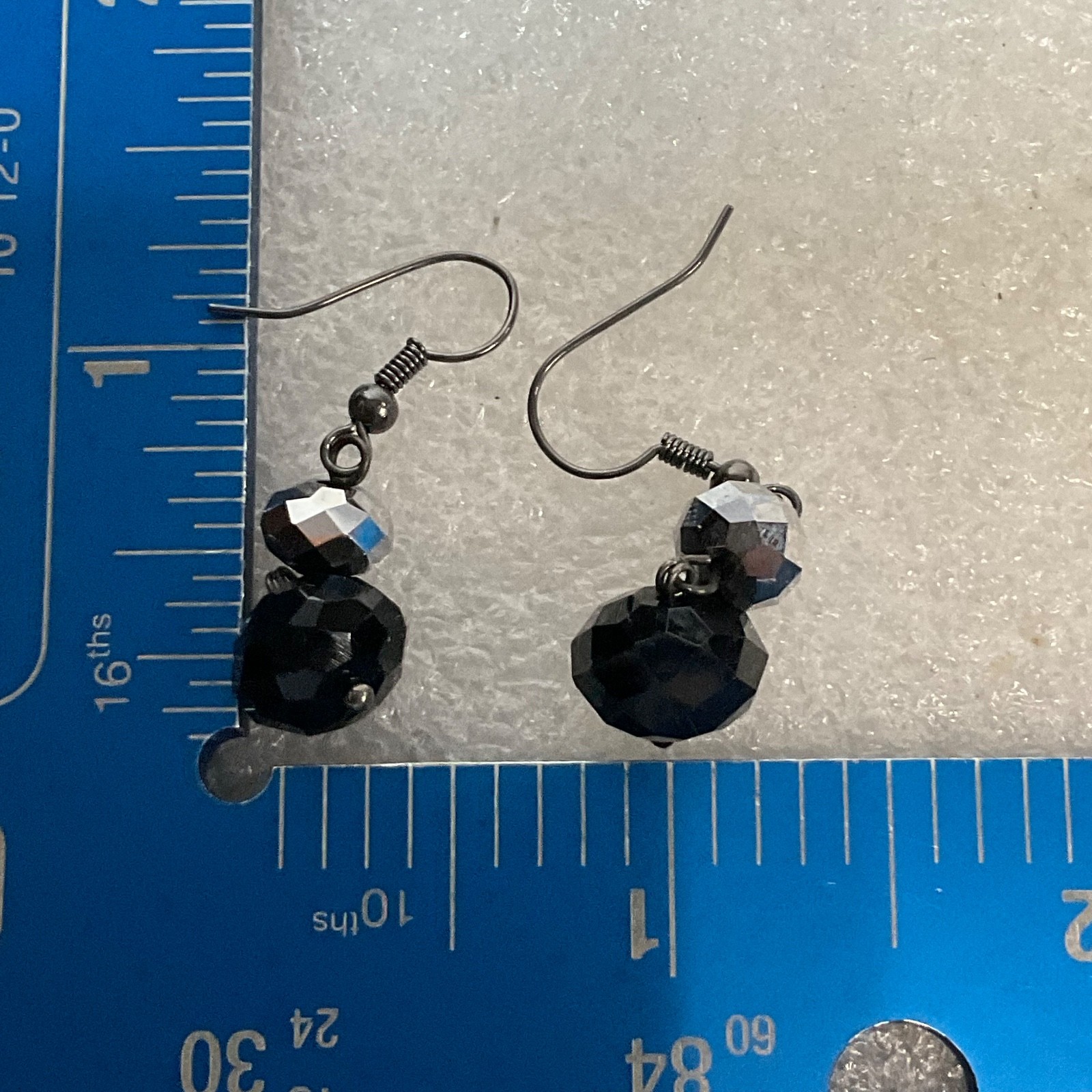 1.25in Black & Silver Faceted Bead Dangle Earrings 4.09g Elegant Drop Jewelry - Image 7