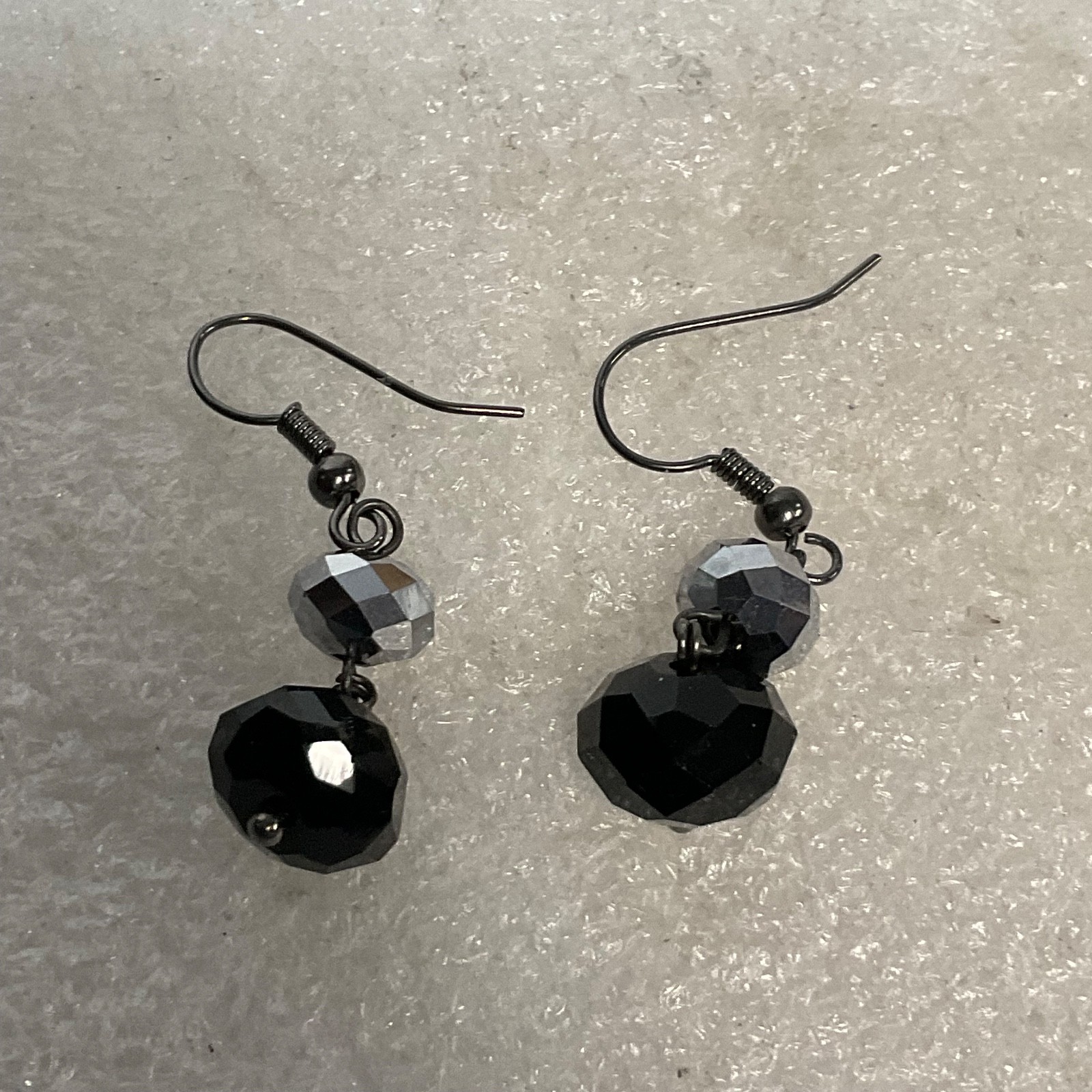 1.25in Black & Silver Faceted Bead Dangle Earrings 4.09g Elegant Drop Jewelry - Image 8