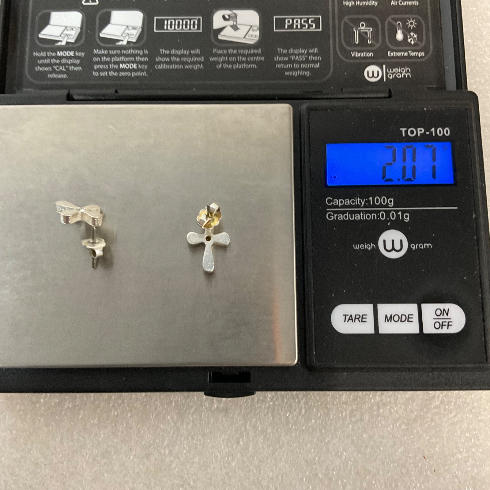 Silver Tone Cross Stud Earrings 0.5in Rhinestone Center 2.07g Minimalist Design - Image 6