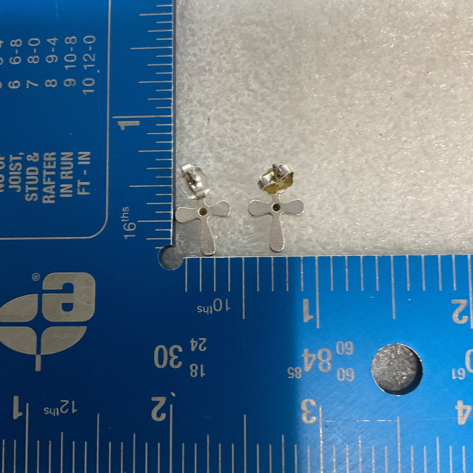 Silver Tone Cross Stud Earrings 0.5in Rhinestone Center 2.07g Minimalist Design - Image 7