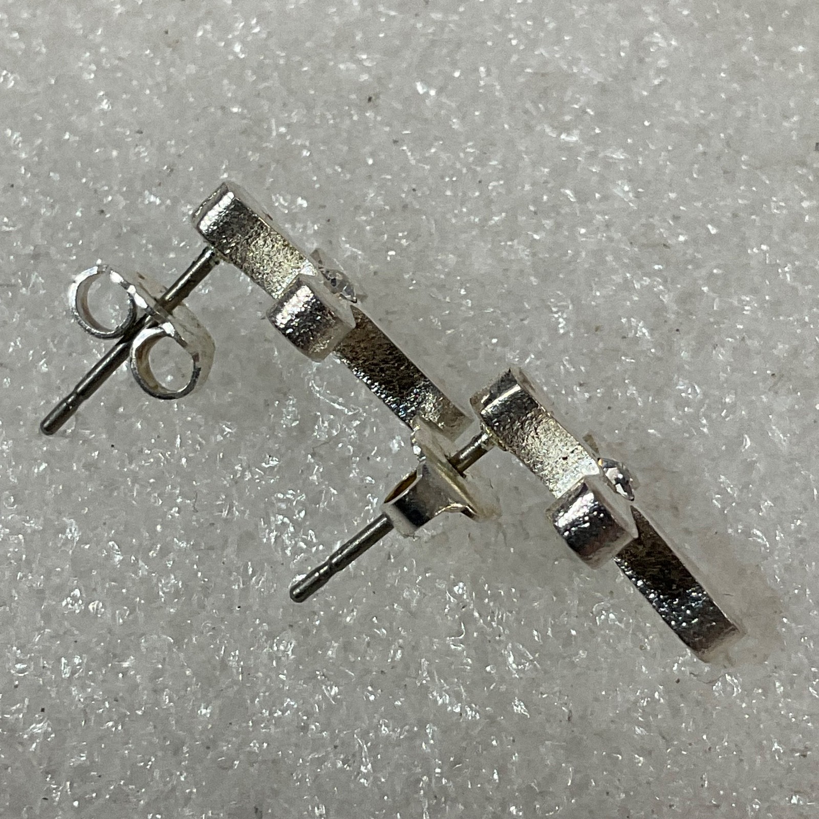 Silver Tone Cross Stud Earrings 0.5in Rhinestone Center 2.07g Minimalist Design - Image 8