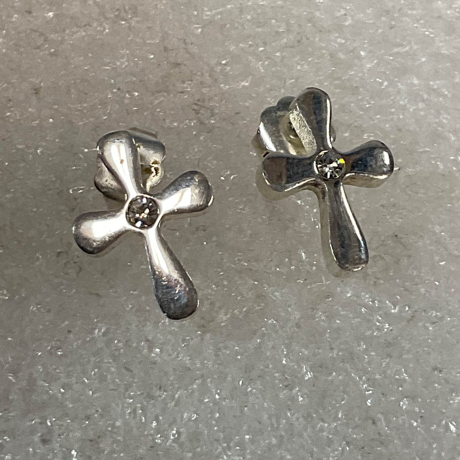 Silver Tone Cross Stud Earrings 0.5in Rhinestone Center 2.07g Minimalist Design - Image 9