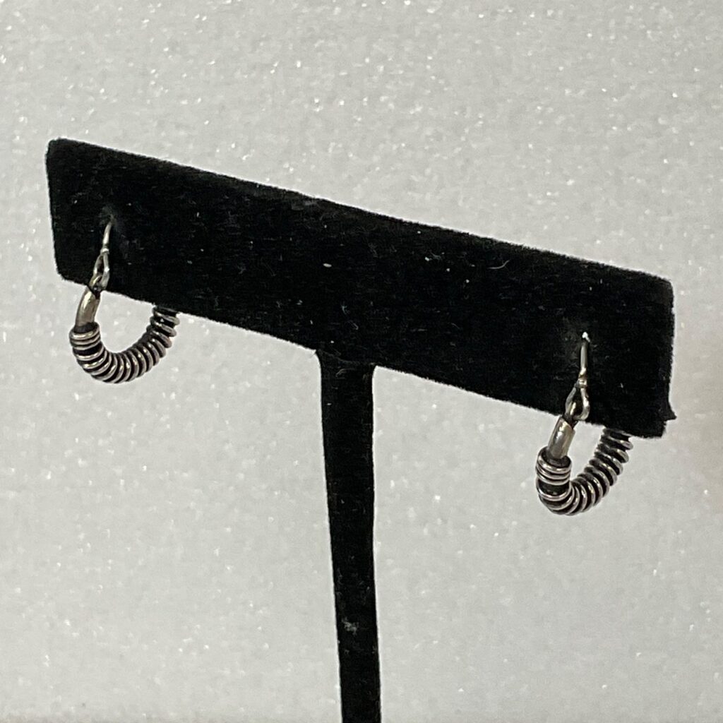 Vintage Silver Tone Coil Hoop Earrings 1in Lightweight Fashion Jewelry 1.82g - Image 1