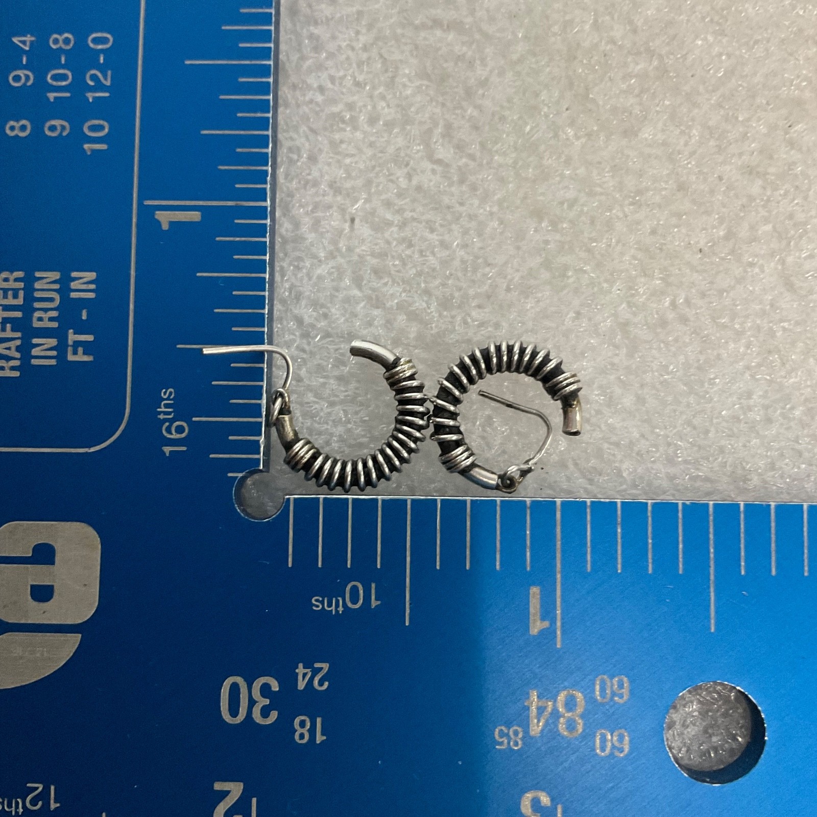Vintage Silver Tone Coil Hoop Earrings 1in Lightweight Fashion Jewelry 1.82g - Image 8