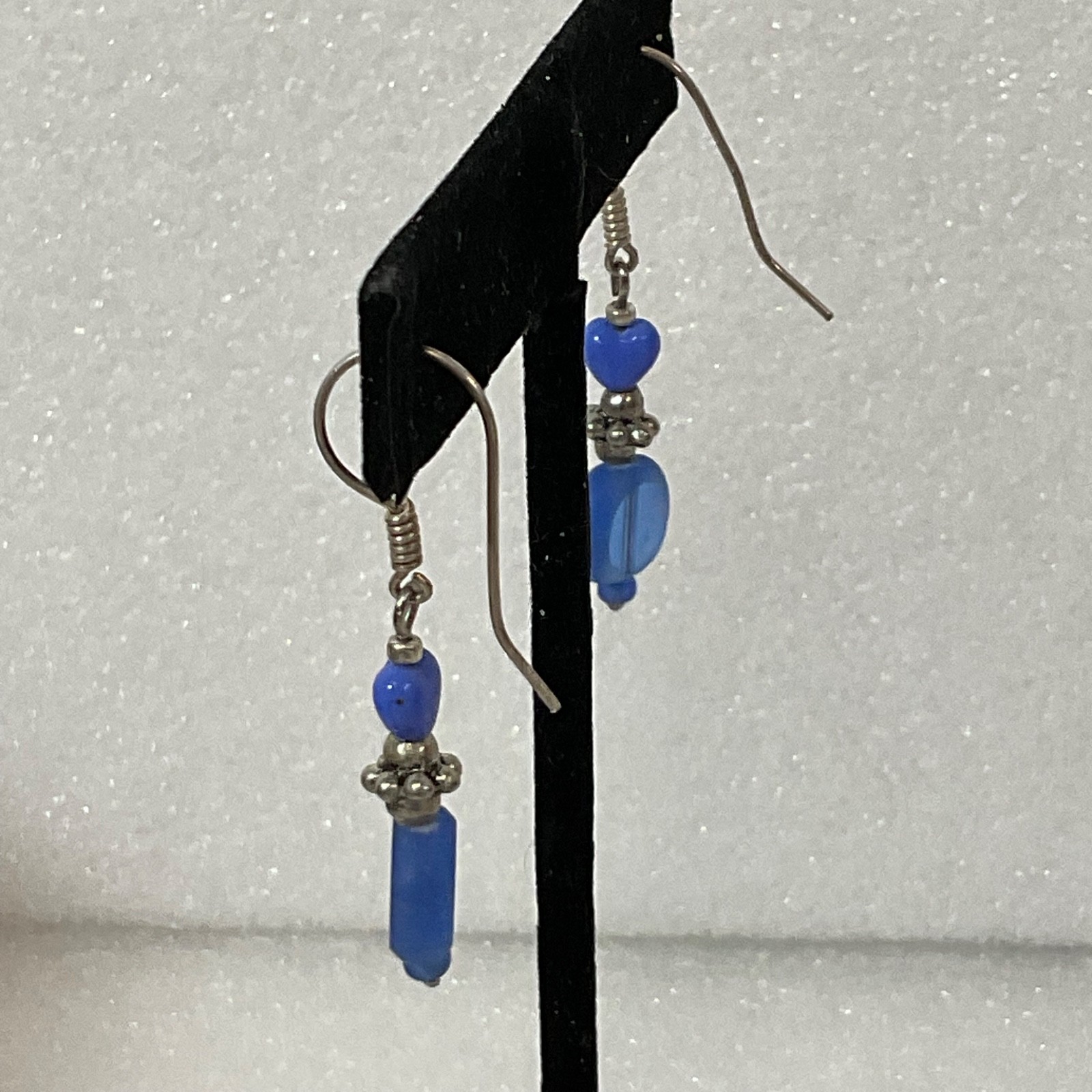 1.5in Blue Beaded Dangle Earrings Silver Tone Hooks Handmade Boho Jewelry 3.67g - Image 3