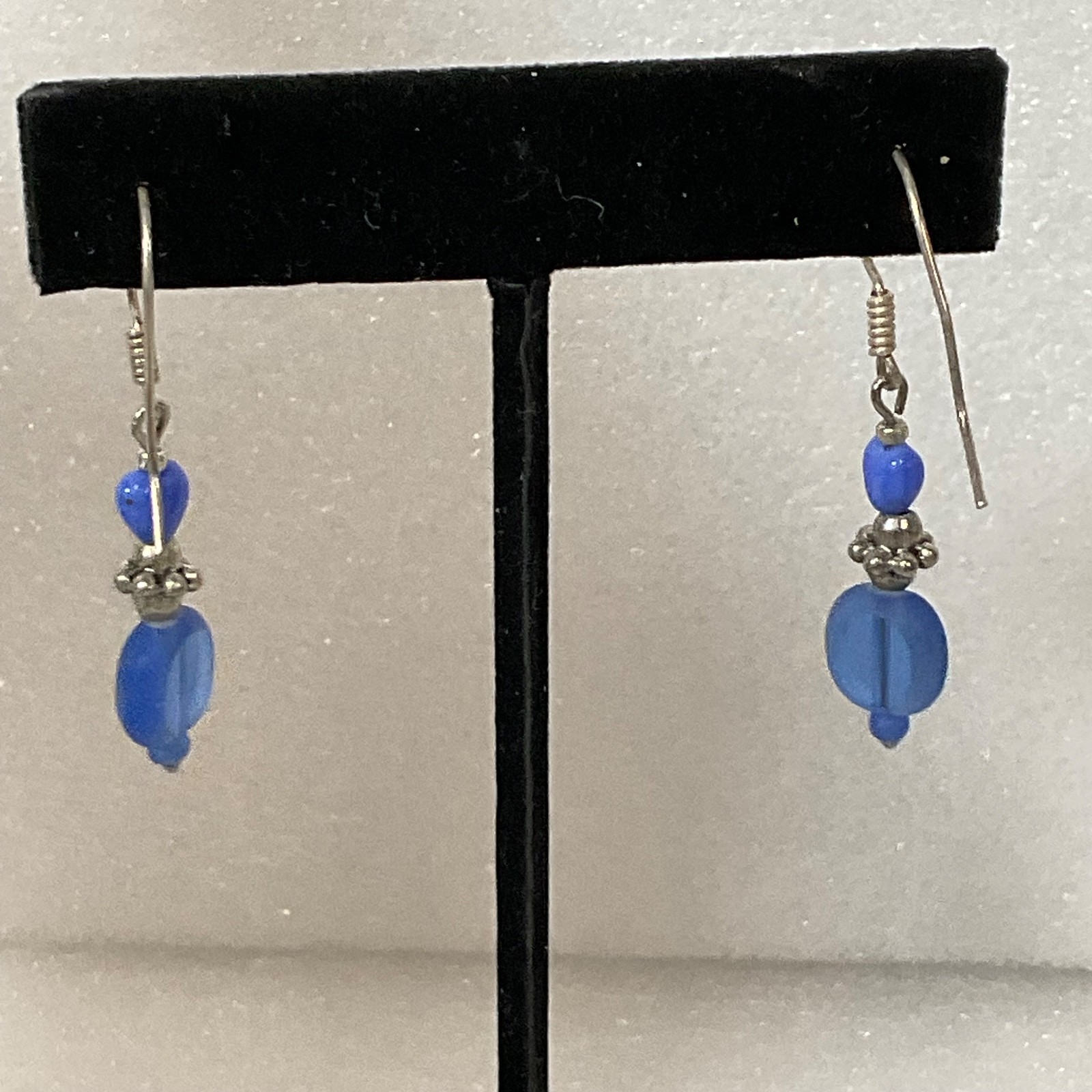 1.5in Blue Beaded Dangle Earrings Silver Tone Hooks Handmade Boho Jewelry 3.67g - Image 4