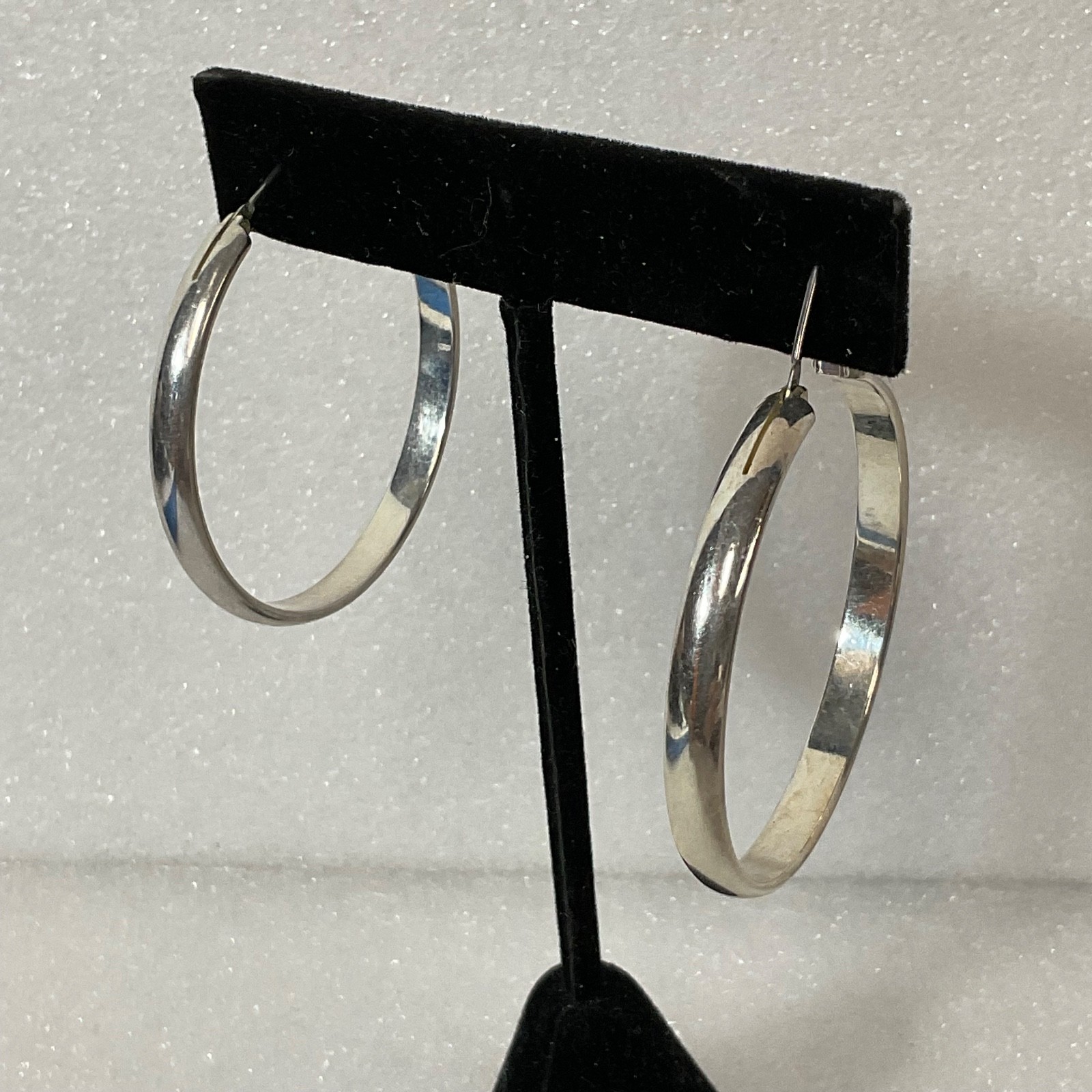 2.25in Silver Tone Hoop Earrings 13.23g Classic Round Fashion Jewelry - Image 1