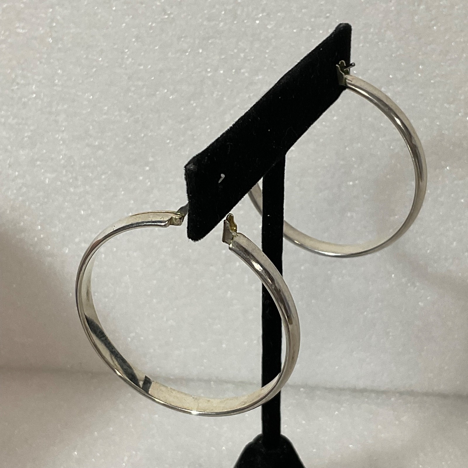 2.25in Silver Tone Hoop Earrings 13.23g Classic Round Fashion Jewelry - Image 3